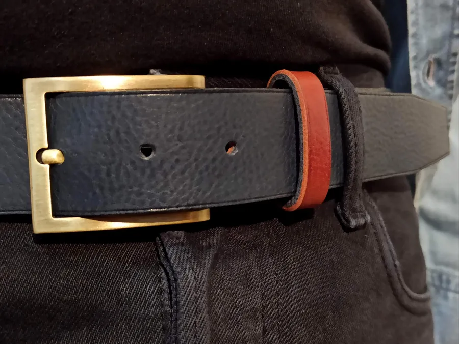 Fabriquez votre ceinture réversible en cuir avec Flora - Image n°1 - Wecandoo