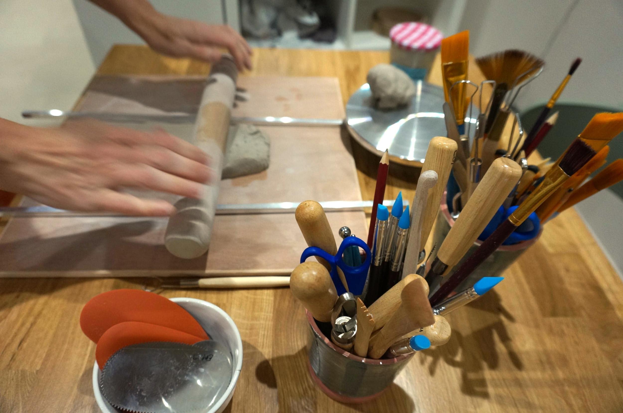 Modelez et décorez votre pièce en céramique avec Véronique et Christine - Image n°2 - Wecandoo