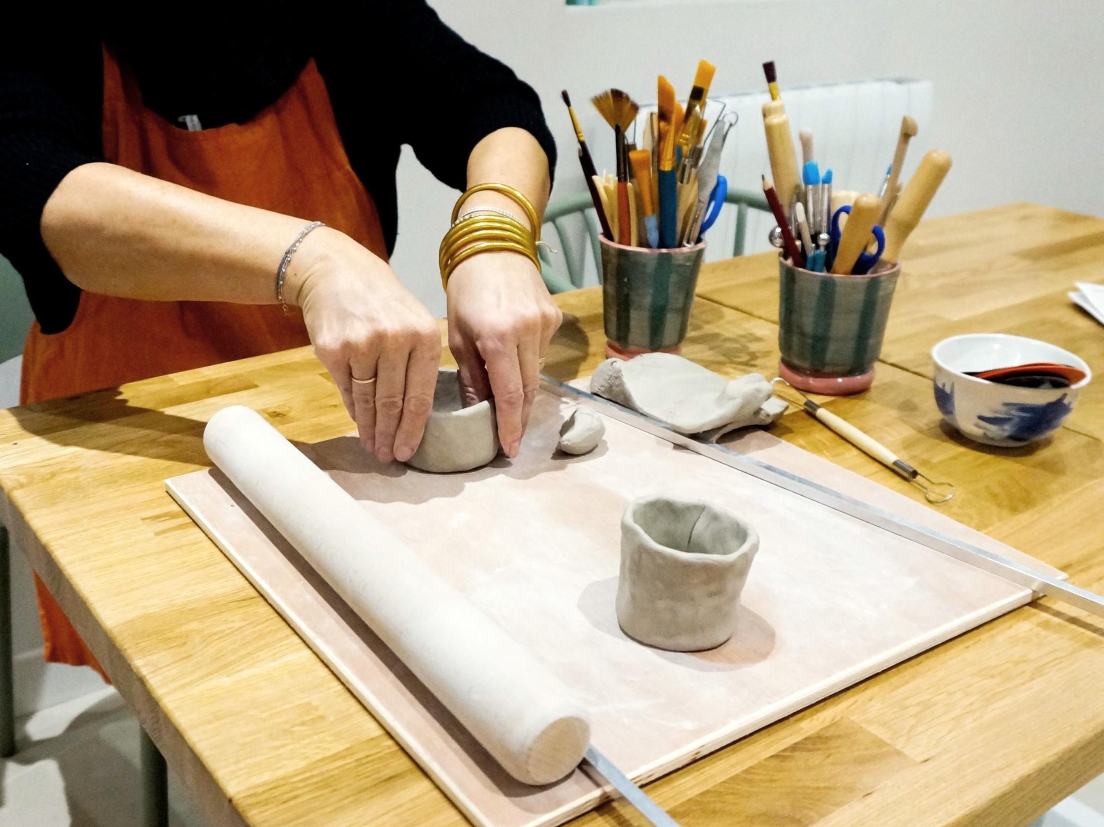 Modelez et décorez votre pièce en céramique avec Véronique et Christine - Image n°4 - Wecandoo