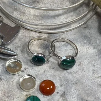 Créez votre bague en argent sertie