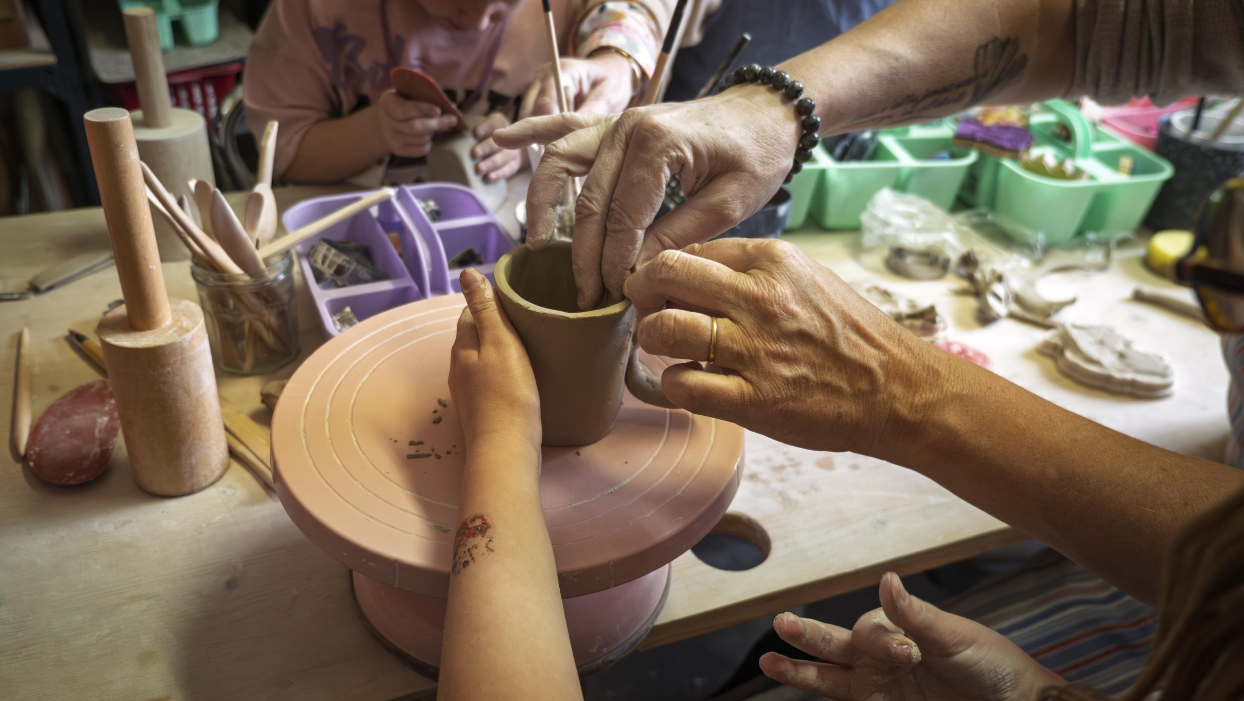 Modèle ta première céramique avec Sabine - Image n°5 - Wecandoo