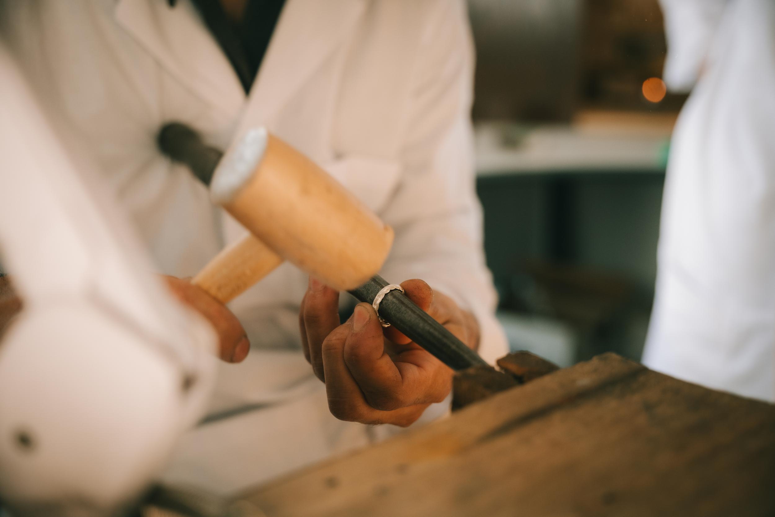 Réalisez votre bague torsadée en argent avec Lansana - Image n°2 - Wecandoo