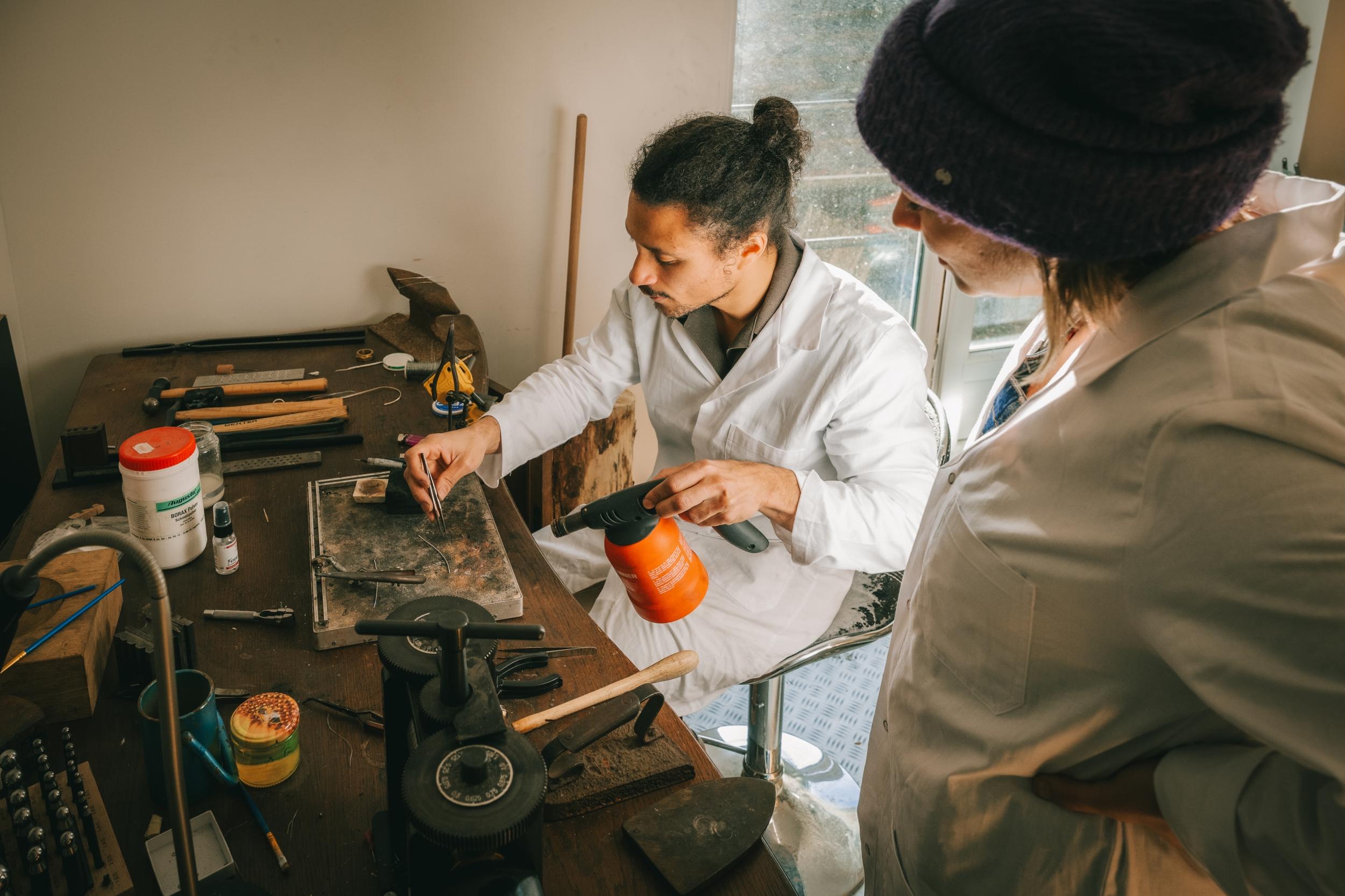Réalisez votre bague torsadée en argent avec Lansana - Image n°7 - Wecandoo