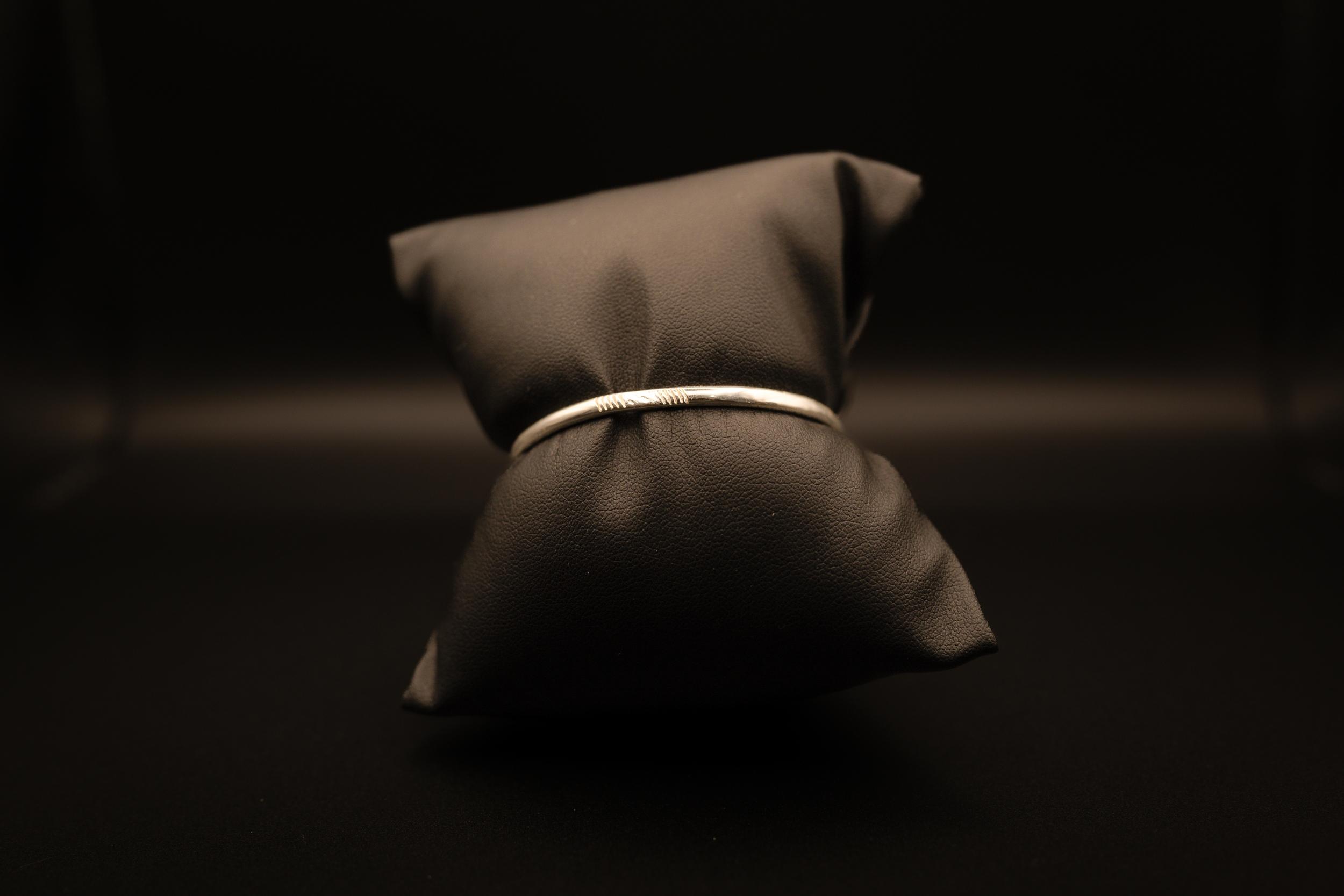 Réalisez votre bracelet jonc en argent avec Lansana - Image n°1 - Wecandoo