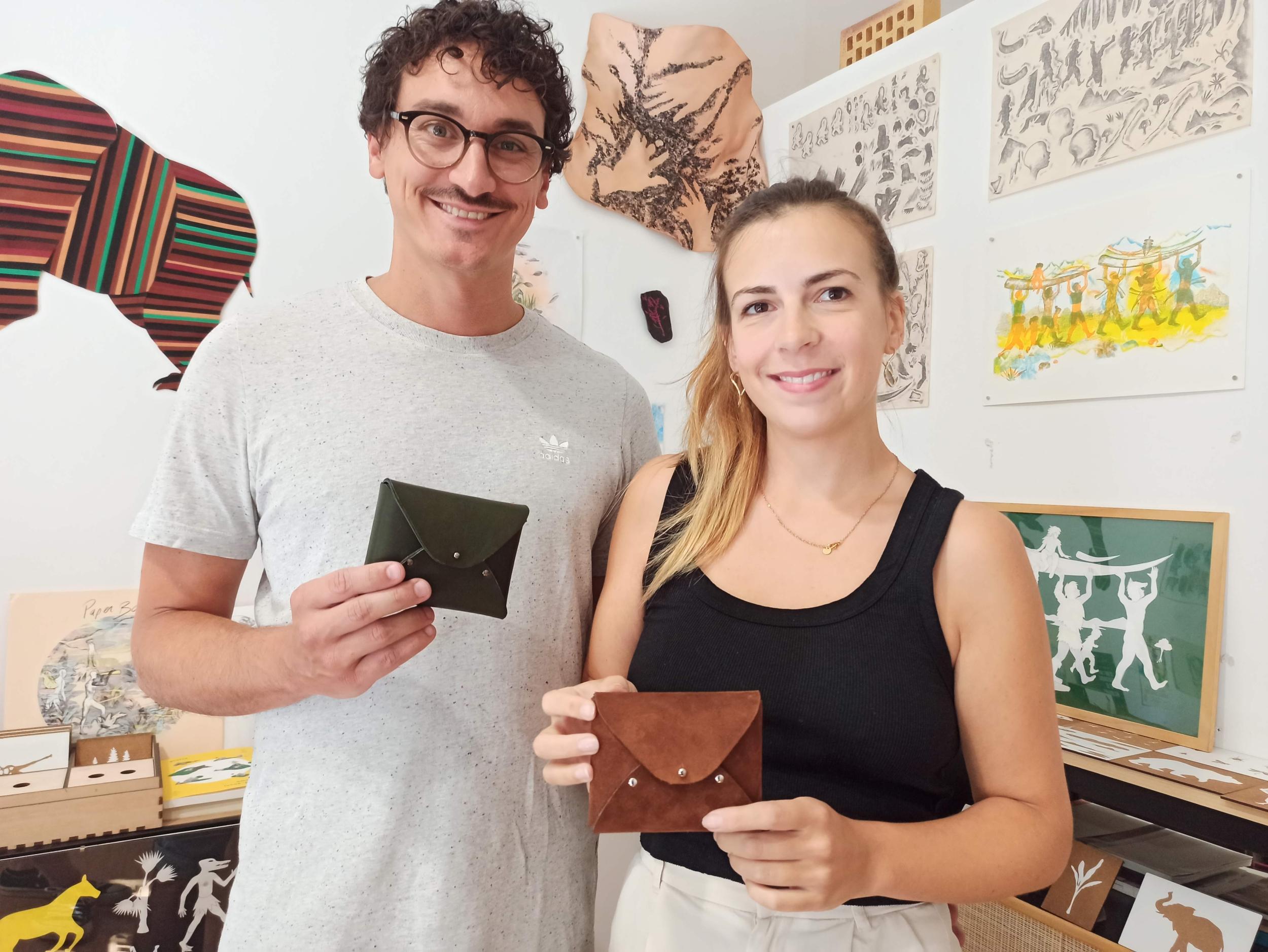 Fabriquez une pochette-enveloppe en cuir avec Flora - Image n°6 - Wecandoo