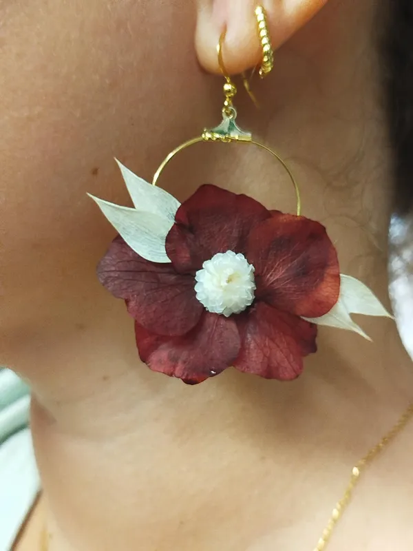 Créez vos boucles d'oreilles en fleurs stabilisées avec Julie - Image n°2 - Wecandoo