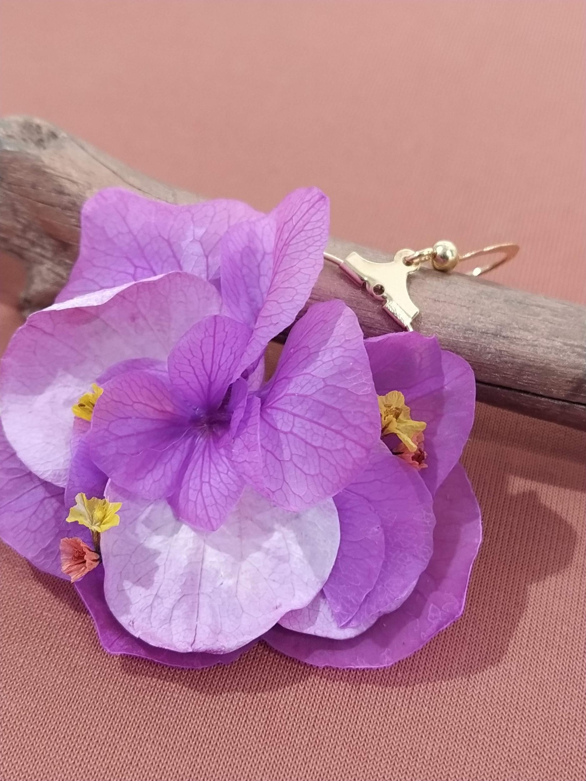 Créez vos boucles d'oreilles en fleurs stabilisées avec Julie - Image n°8 - Wecandoo