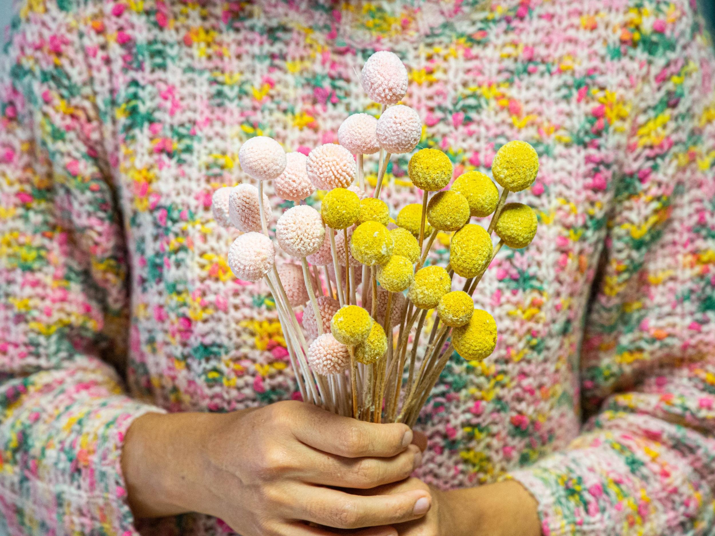 Réalisez votre couronne murale ou accessoire en fleurs séchées avec Clara - Image n°8 - Wecandoo