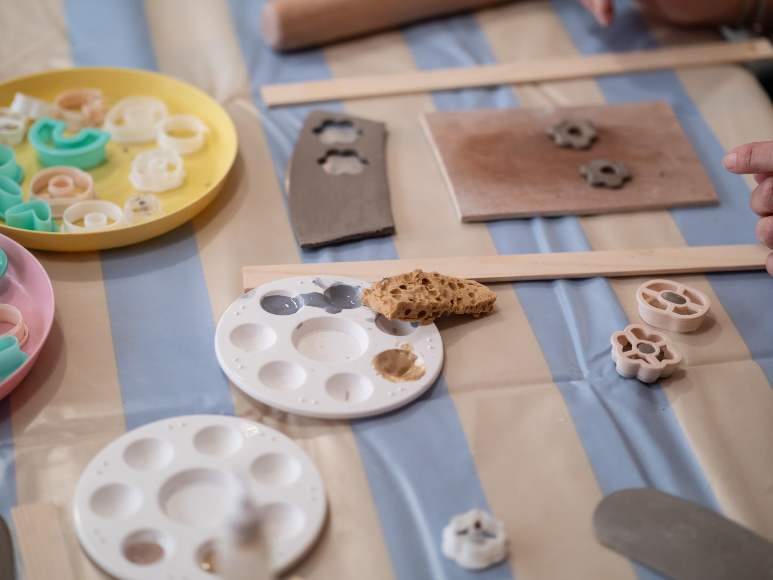 Créez vos boucles d'oreilles en céramique avec Cécile - Image n°8 - Wecandoo