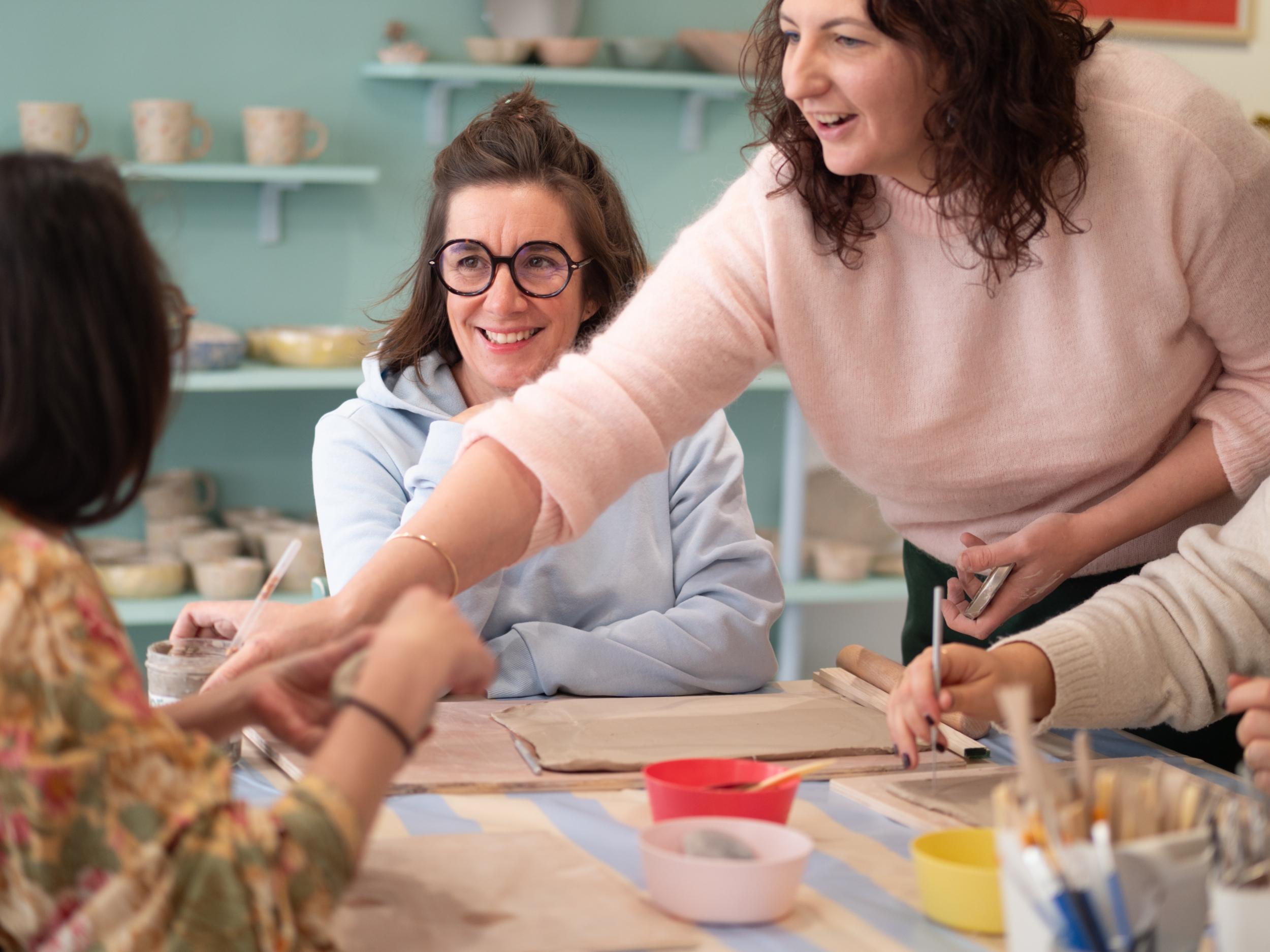 Créez vos boucles d'oreilles en céramique avec Cécile - Image n°9 - Wecandoo