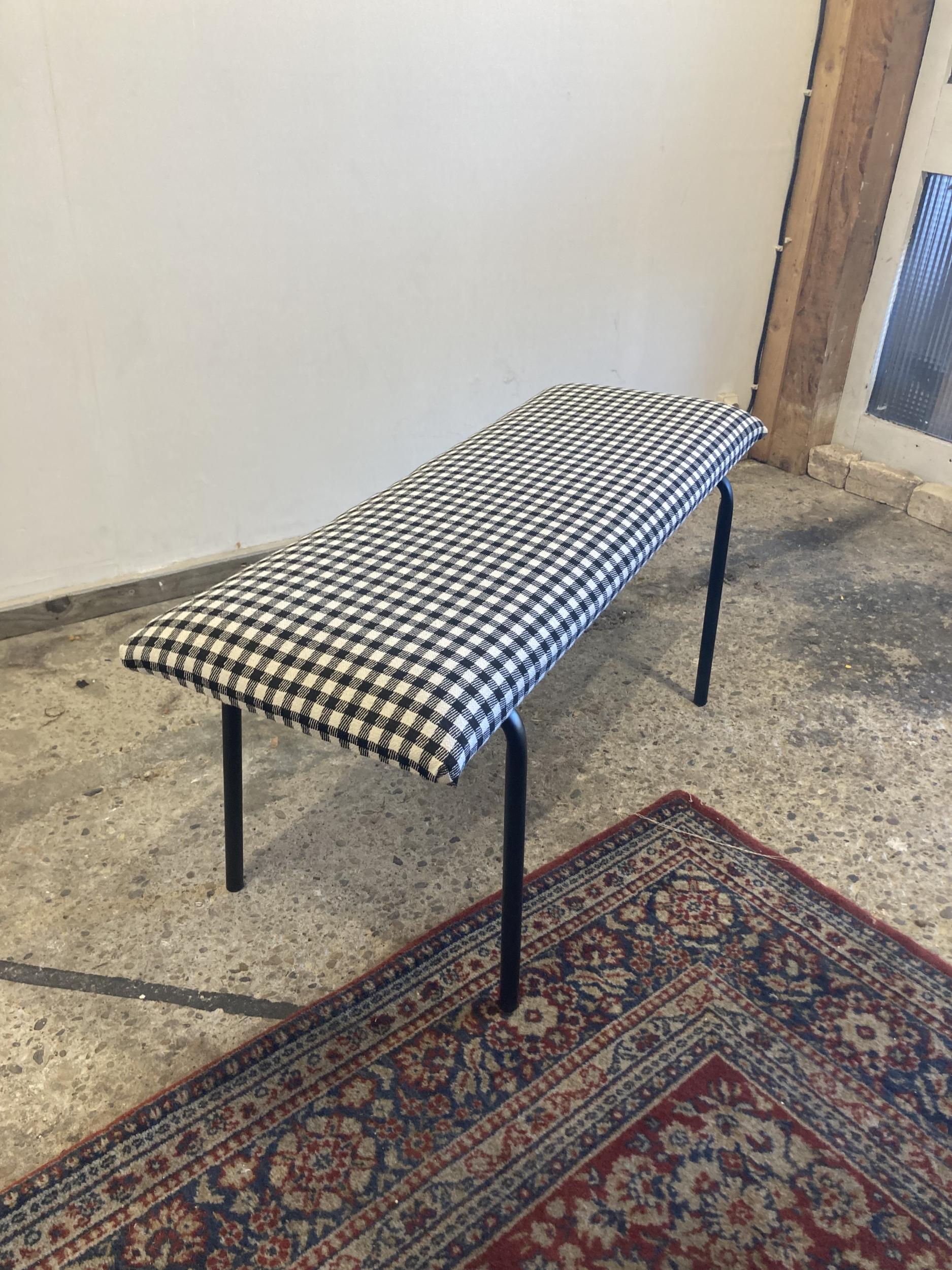 Tapissez votre petit banc d'interieur avec Sarah - Image n°11 - Wecandoo