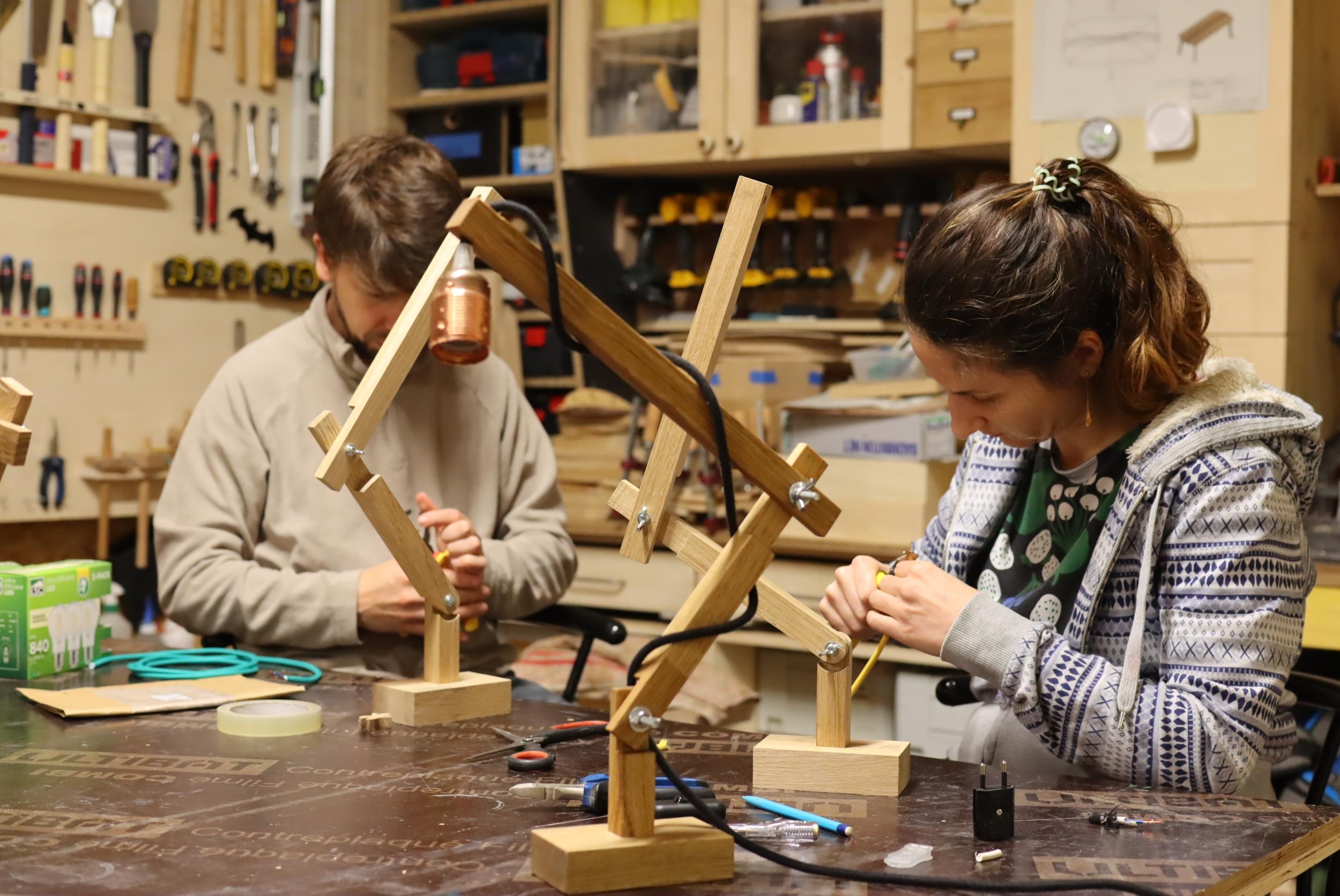 Fabriquez votre lampe articulée en bois avec Jonathan - Image n°9 - Wecandoo