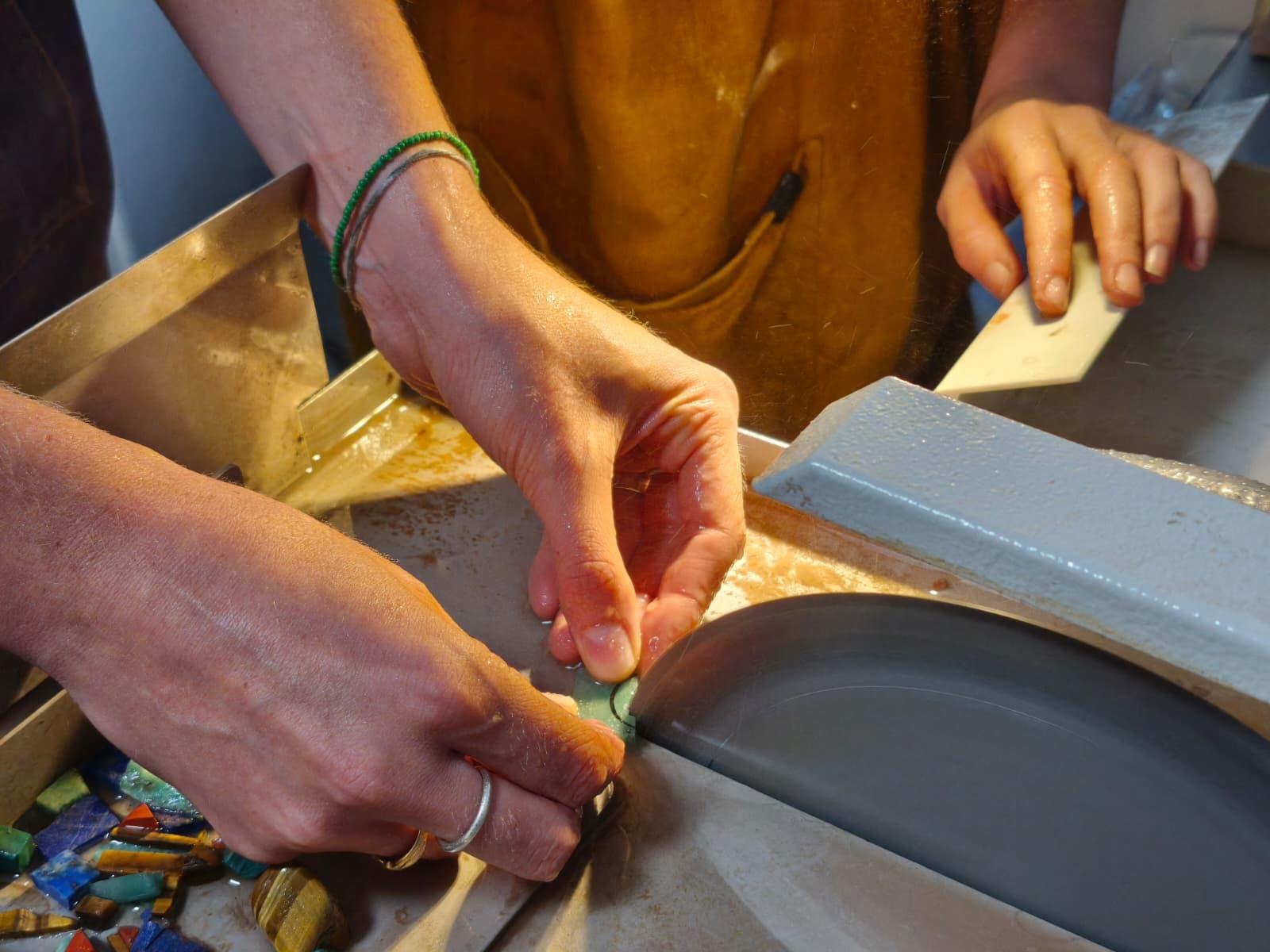 Réalisez votre pendentif en pierre naturelle au choix avec Alexandra - Image n°5 - Wecandoo