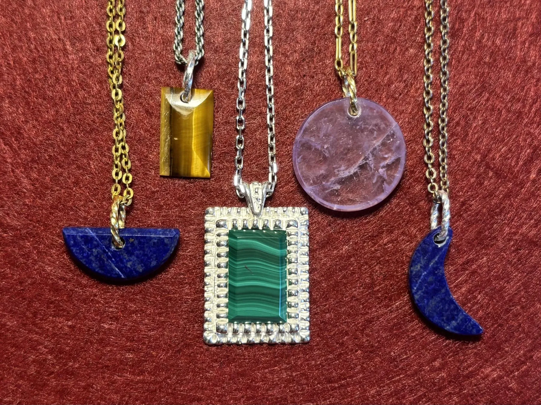 Réalisez votre pendentif en pierre naturelle au choix avec Alexandra - Image n°2 - Wecandoo