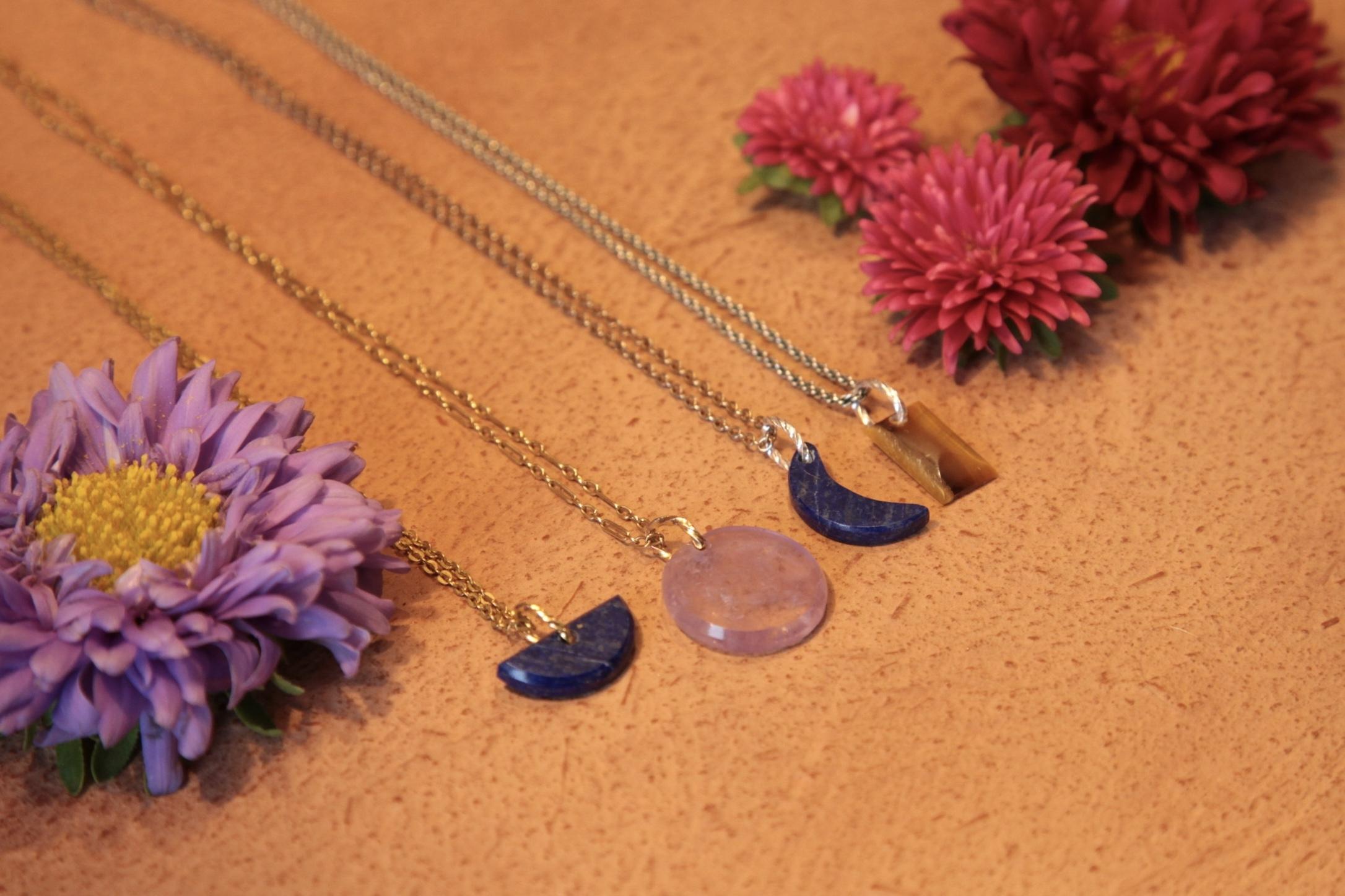 Réalisez votre pendentif en pierre naturelle au choix avec Alexandra - Image n°1 - Wecandoo