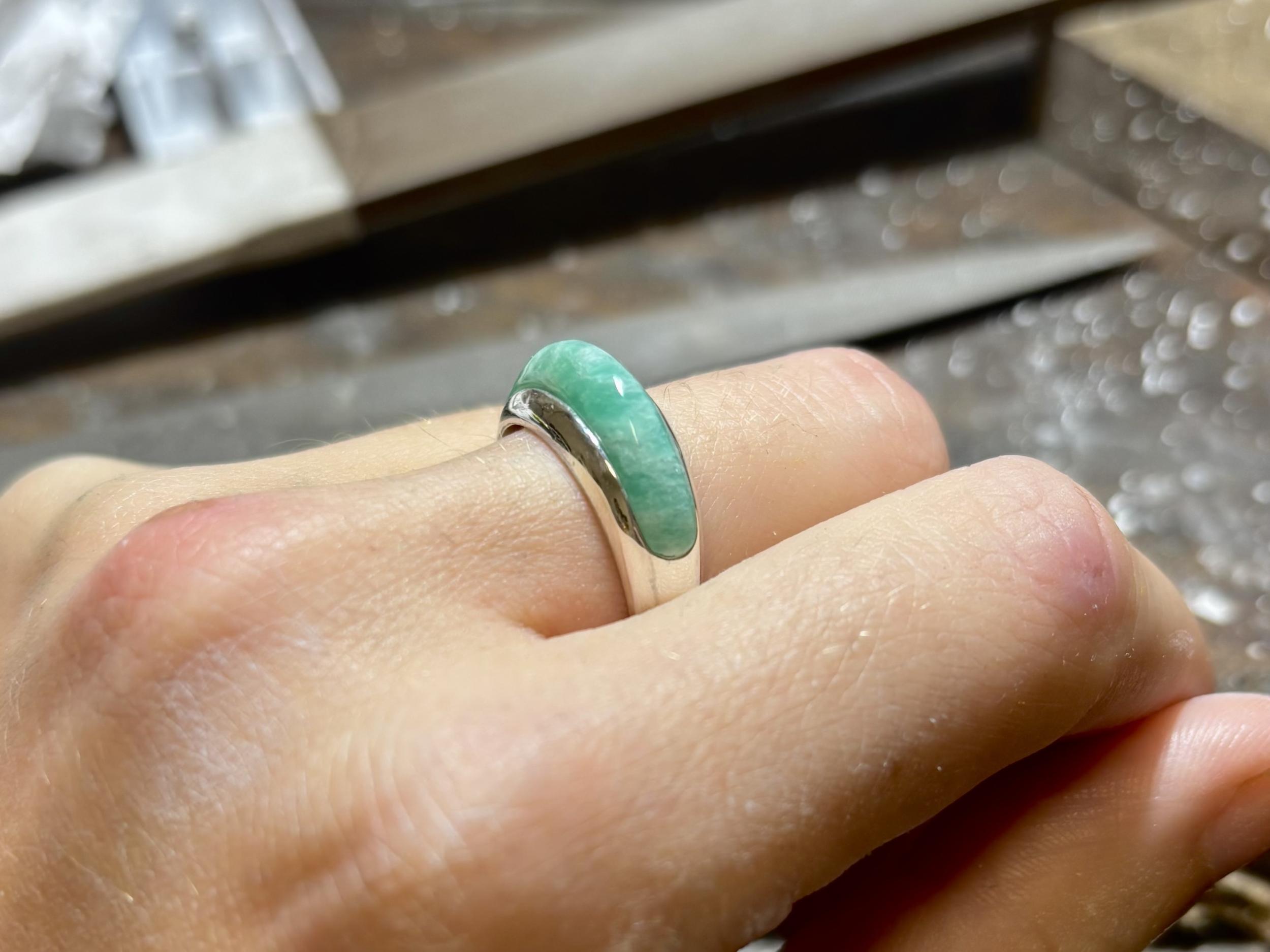 Fabriquez votre bague en argent et pierre naturelle à Lyon