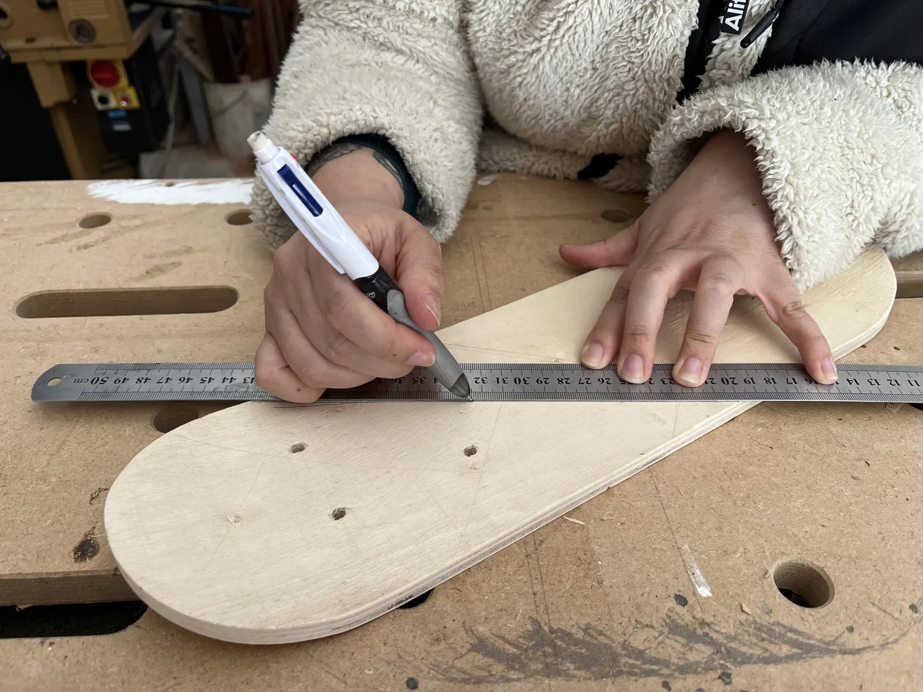 Personnalisez votre planche de skateboard décorative sur une journée avec Jonathan - Image n°2 - Wecandoo