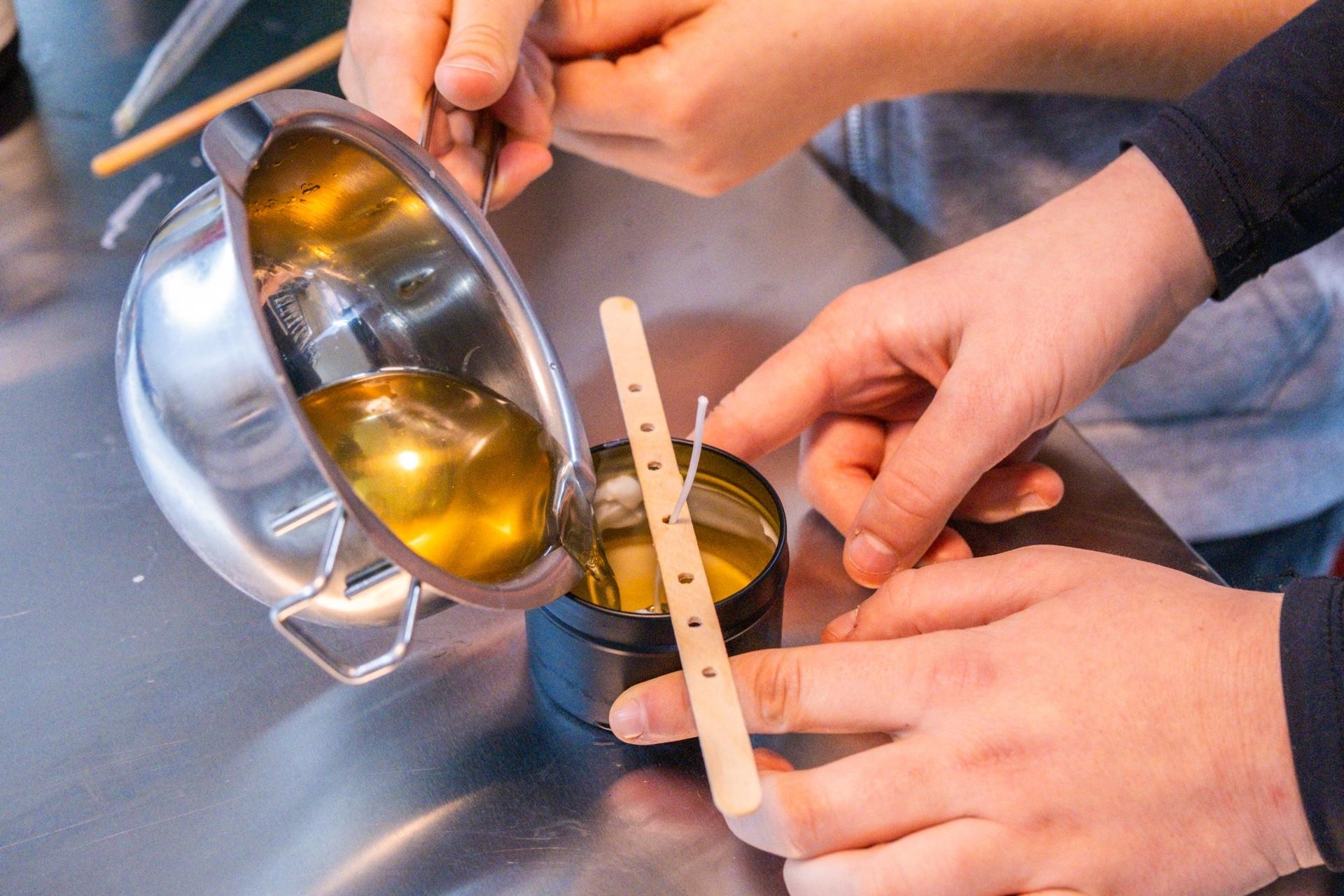 Créez votre kit de bien-être : bougie parfumée, de massage et bombe de bain avec Cloé - Image n°7 - Wecandoo