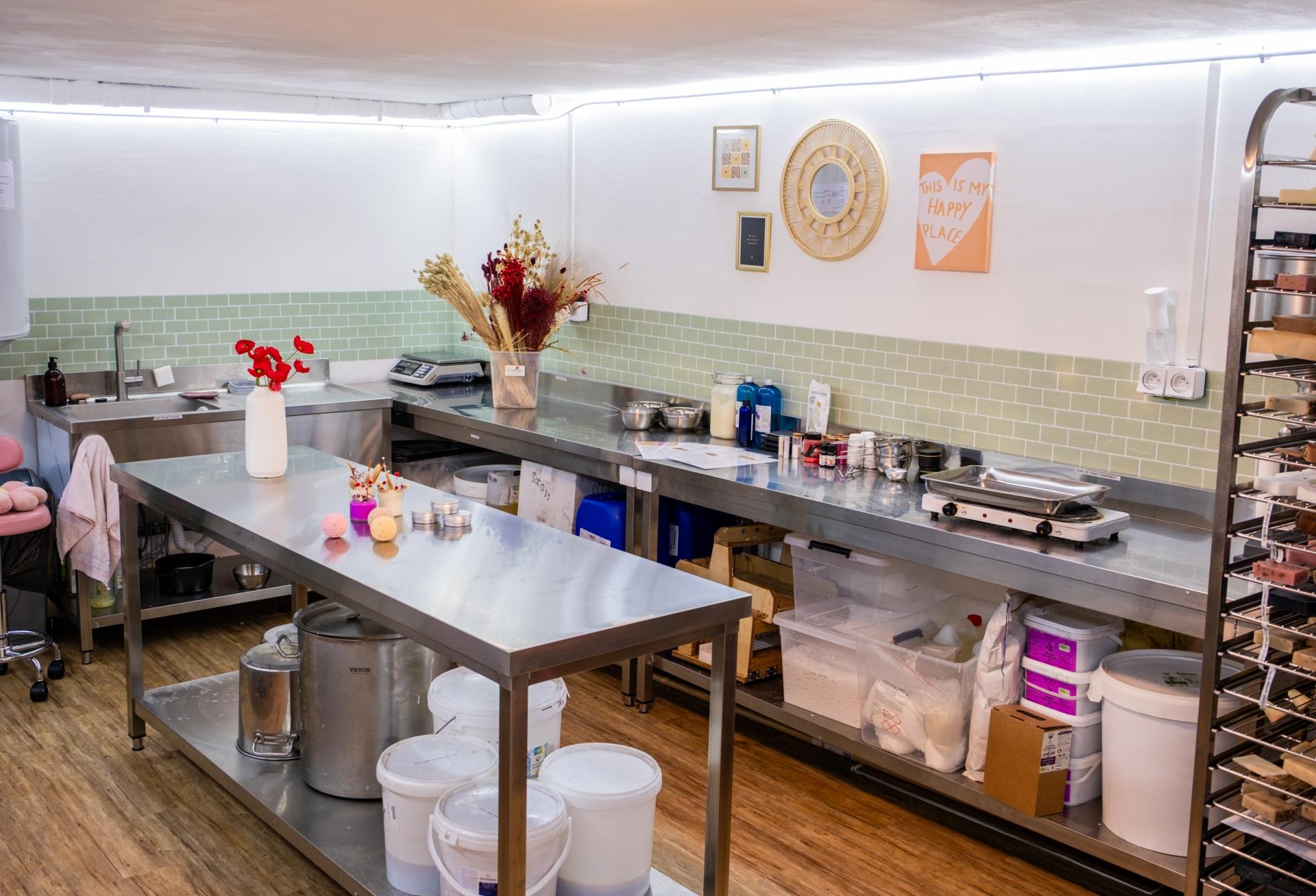 Créez votre kit de bien-être : bougie parfumée, de massage et bombe de bain avec Cloé - Image n°12 - Wecandoo