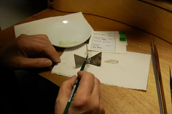 Créez votre bijou en émail sur argent avec Claudia - Image n°2 - Wecandoo