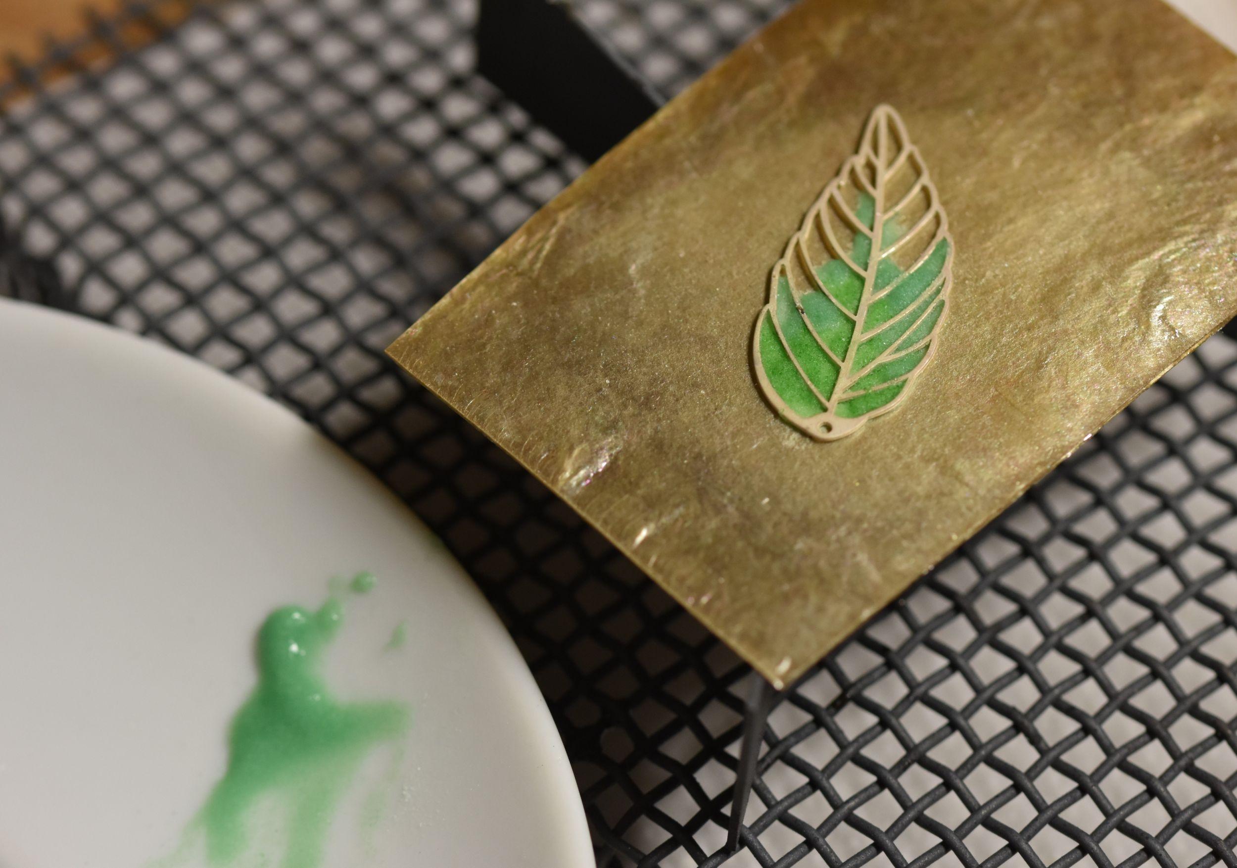 Créez votre bijou en émail sur argent avec Claudia - Image n°3 - Wecandoo