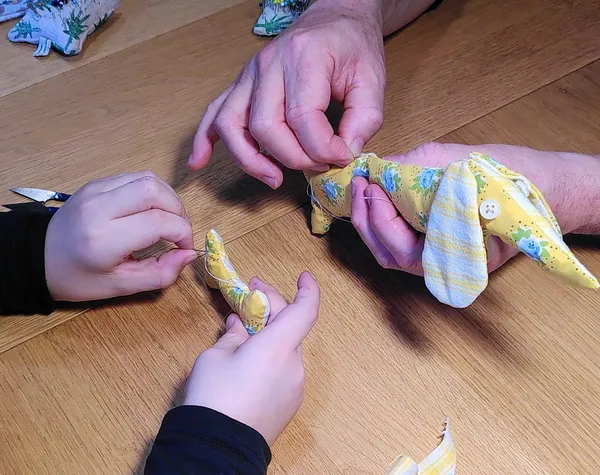 Réalisez un doudou en duo avec votre enfant, accompagnés par Lou - Image n°3 - Wecandoo