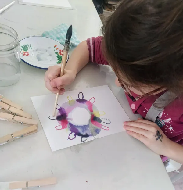 Fabriquez vos encres aquarelles végétales au fil des saisons en duo avec votre enfant accompagnés par Sandrine - Image n°2 - Wecandoo