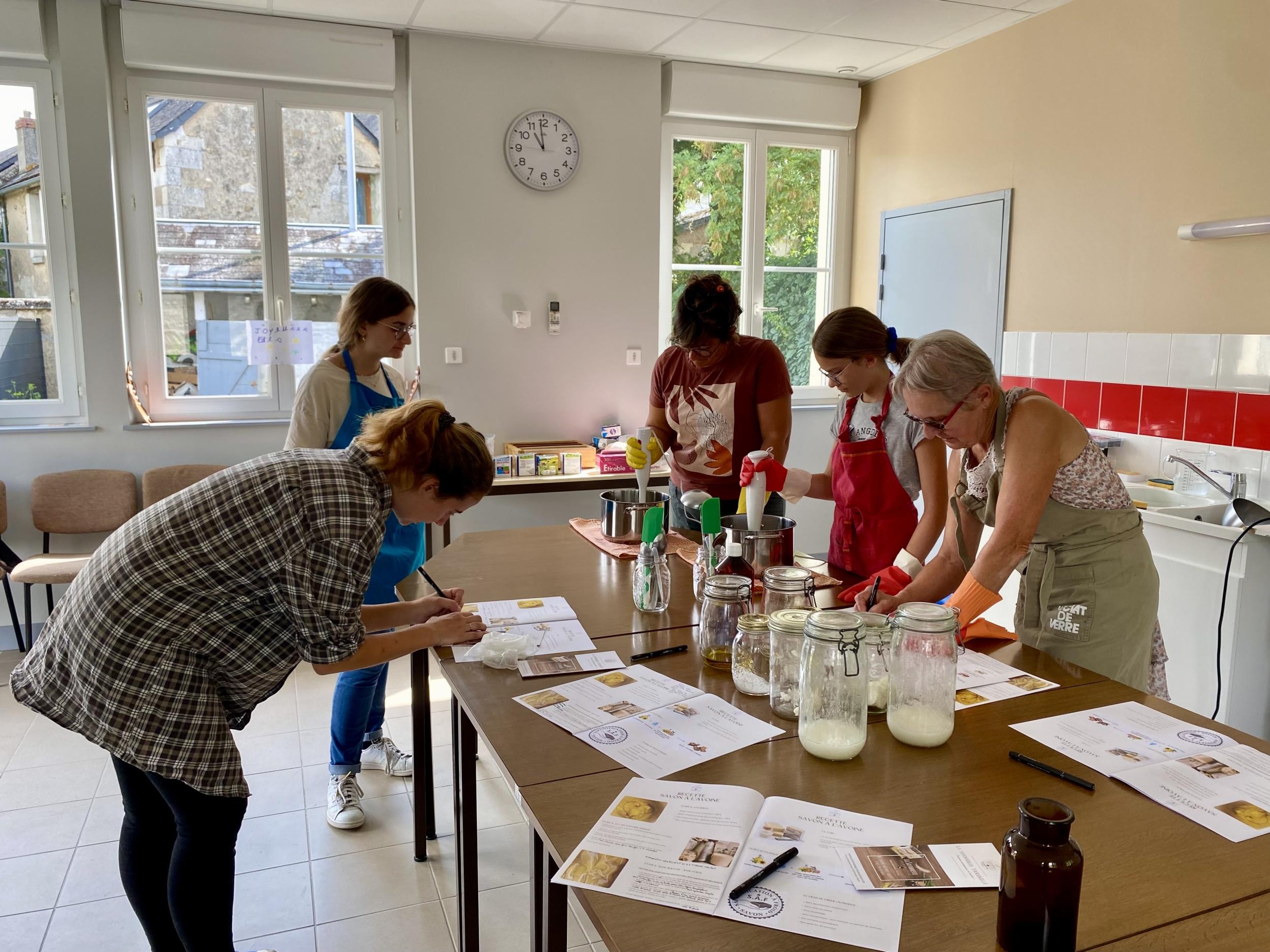 Créez votre savon bio artisanal avec Julie - Image n°6 - Wecandoo