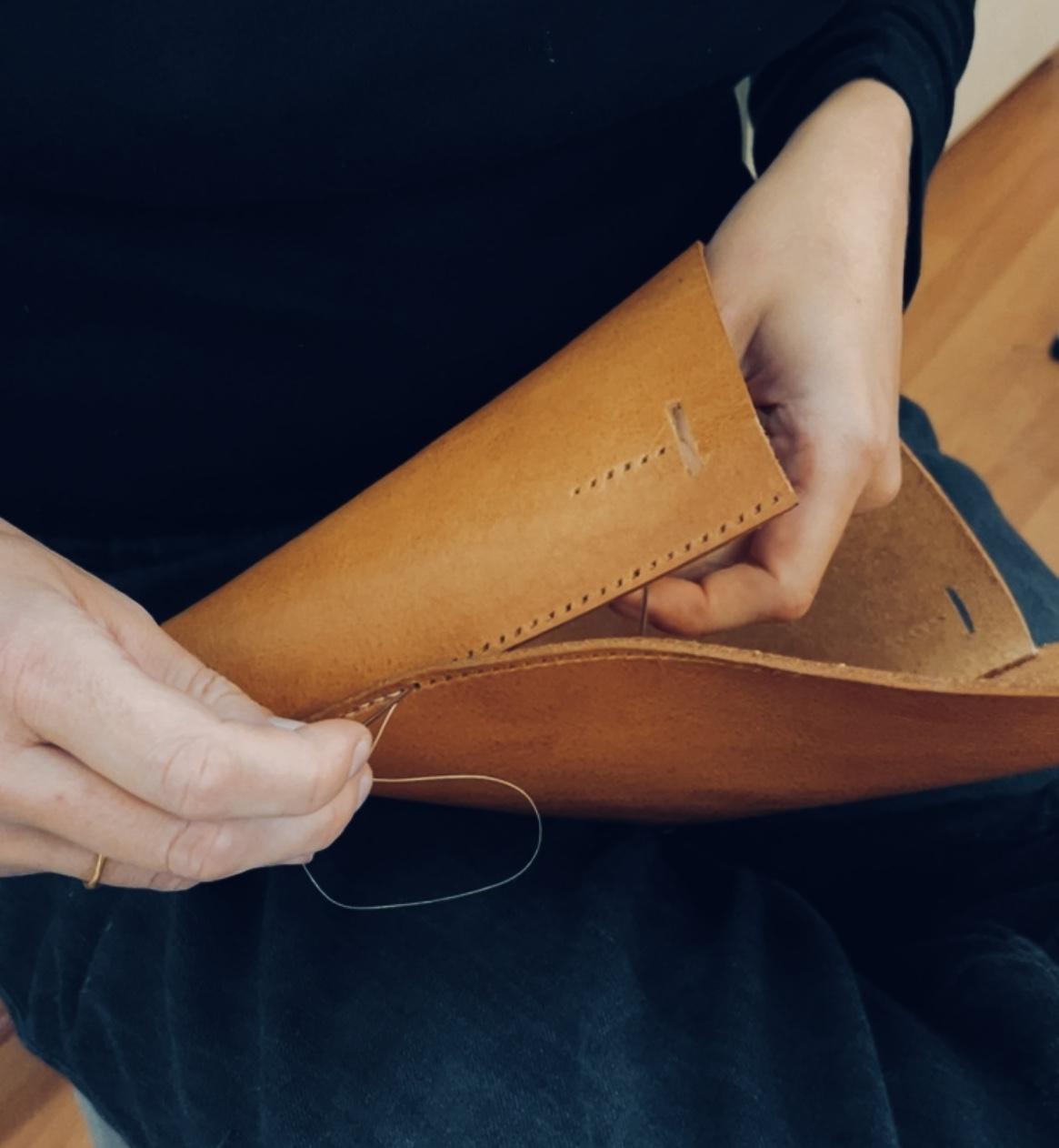 Créez votre sac en cuir avec Camille - Image n°3 - Wecandoo