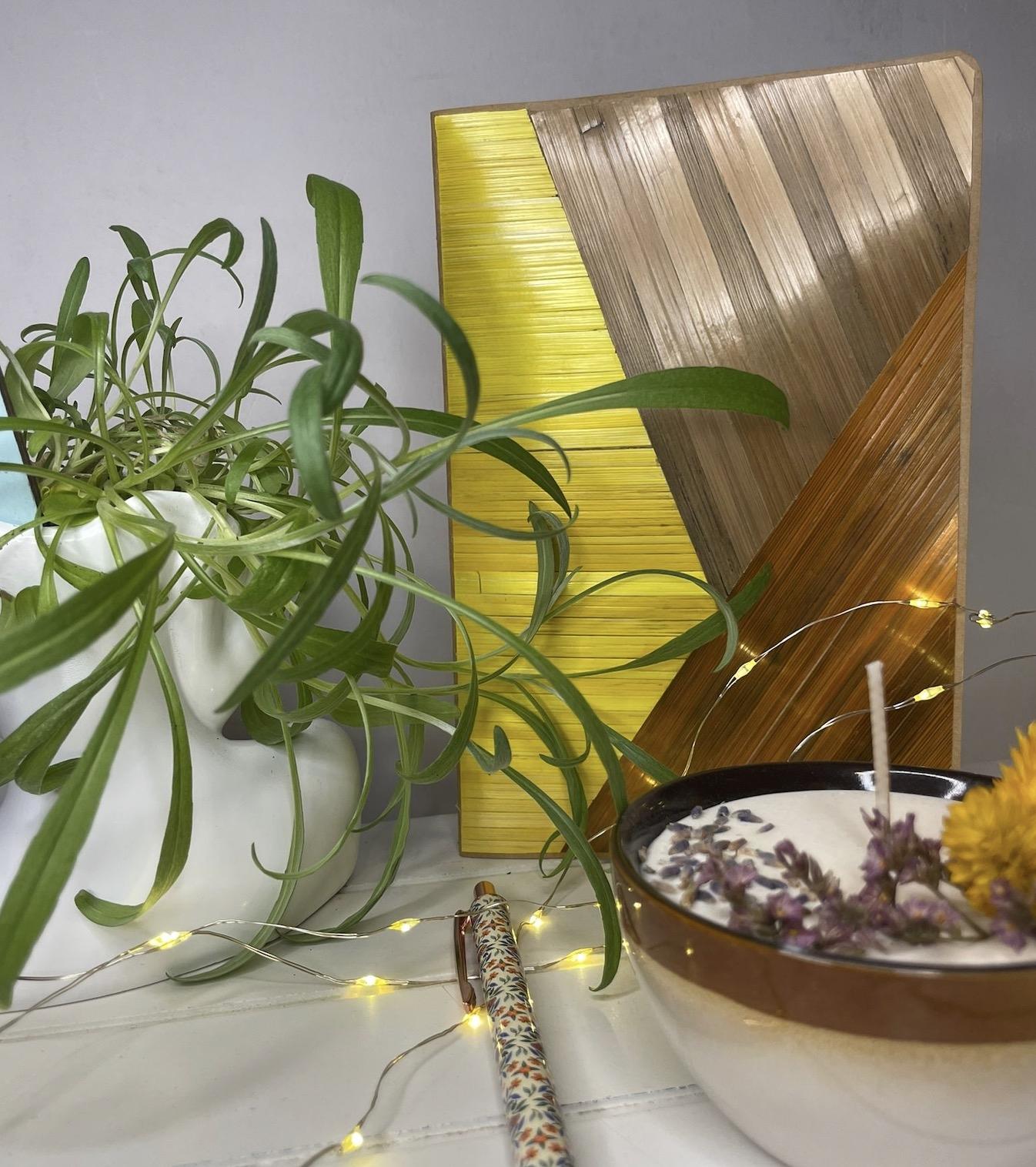 Créez votre couverture de carnet en marqueterie de paille dans un café avec Sarah - Afbeelding nr. 5 - Wecandoo