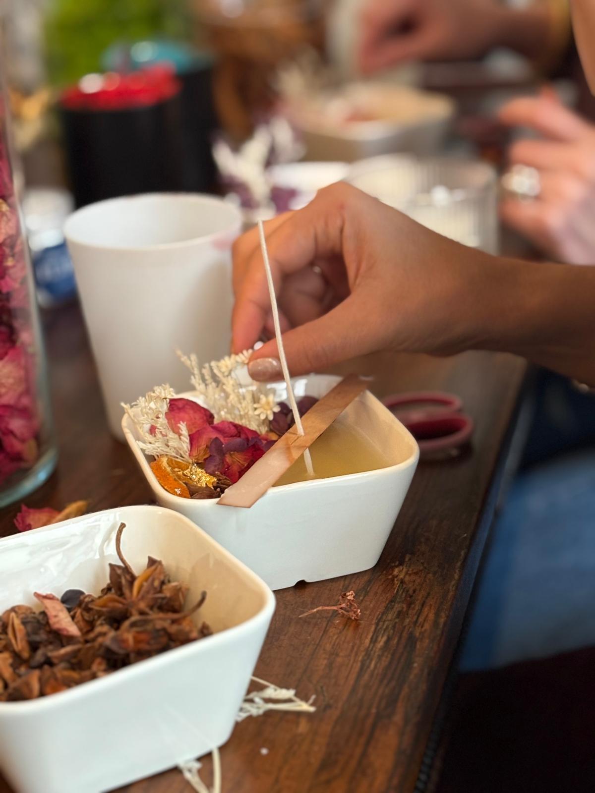 Fabriquez votre bougie fleurie et artisanale avec Caroline - Image n°7 - Wecandoo