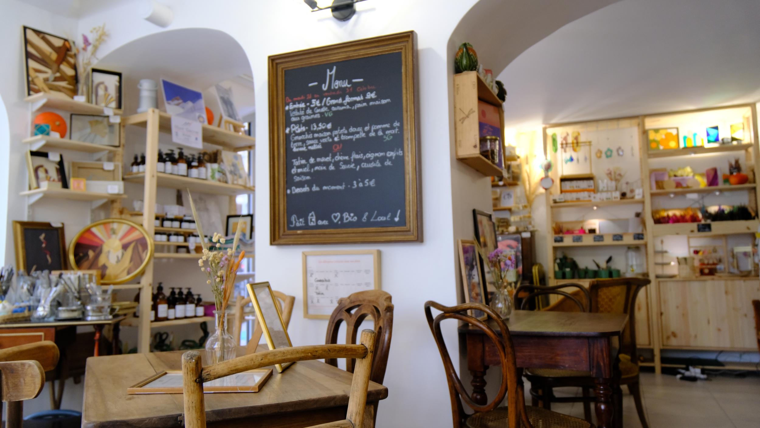 Créez votre couverture de carnet en marqueterie de paille dans un café avec Sarah - Afbeelding nr. 9 - Wecandoo