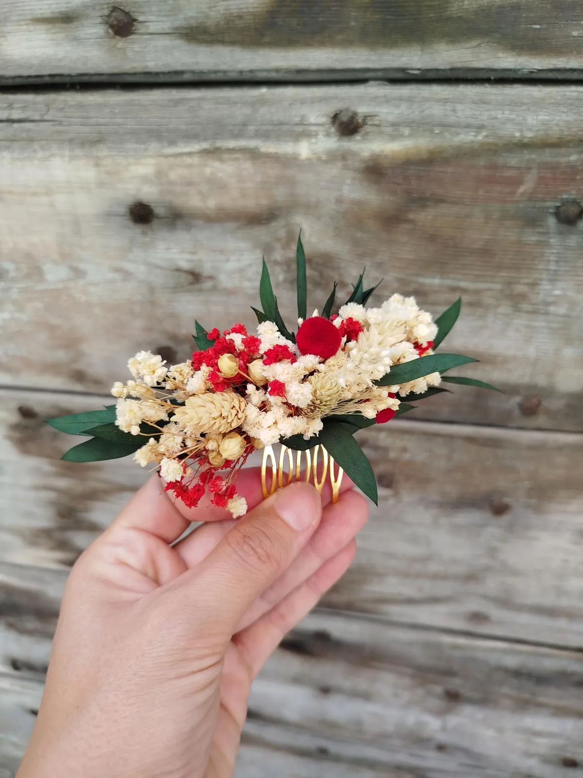 Réalisez votre peigne en fleurs stabilisées