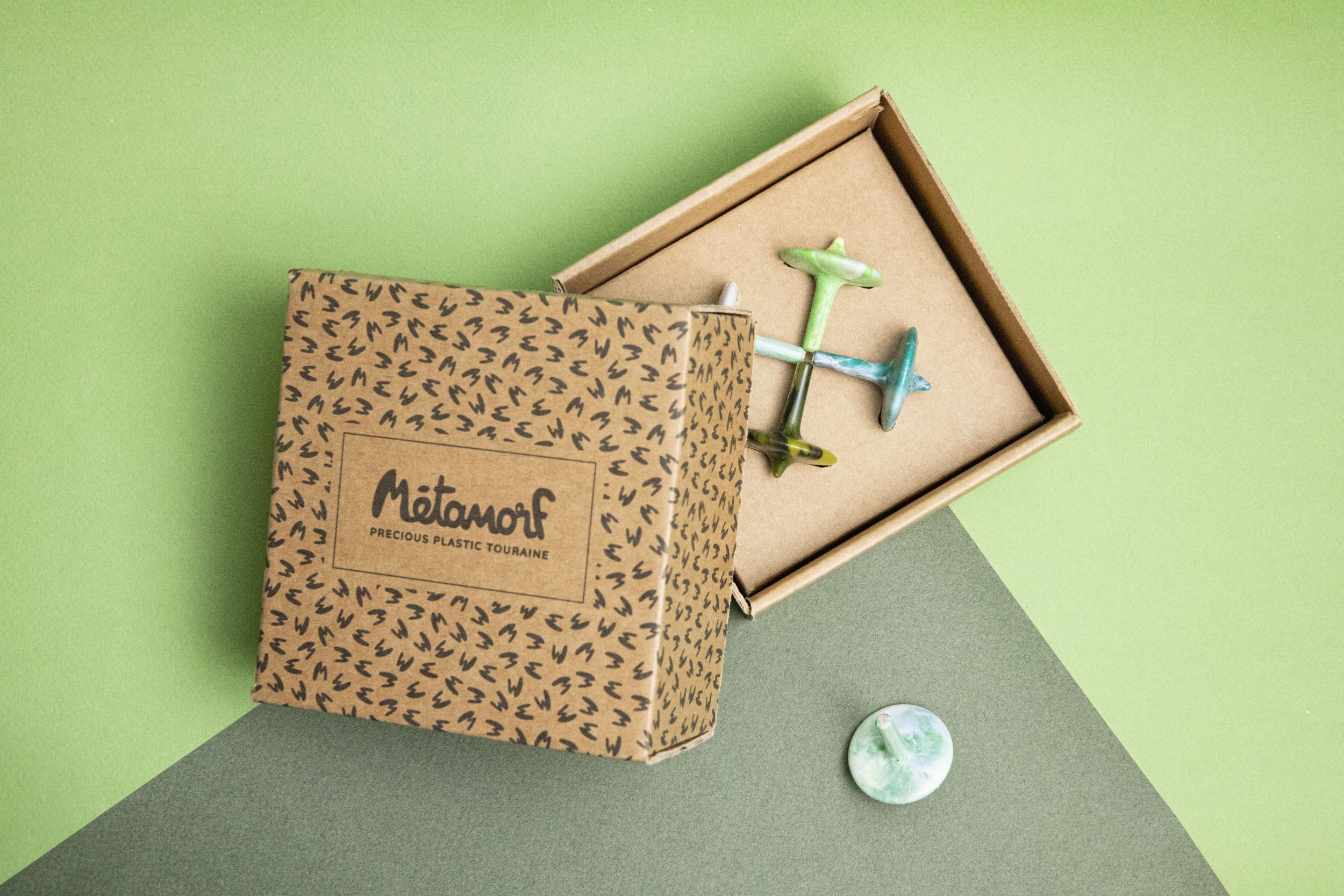 Fabriquez votre coffret de toupies recyclées en famille avec Christophe et Mariane - Image n°1 - Wecandoo