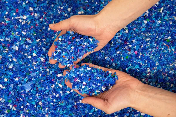 Fabriquez votre coffret de toupies recyclées en famille avec Christophe et Mariane - Image n°2 - Wecandoo