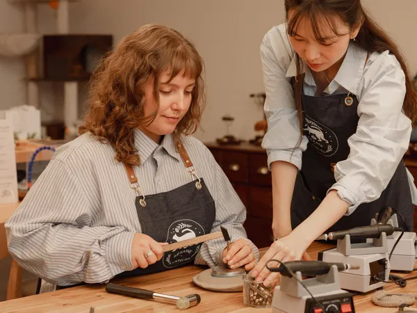 Créez votre bague en argent et pierres zircons avec Alissane et son équipe - Afbeelding nr. 3 - Wecandoo