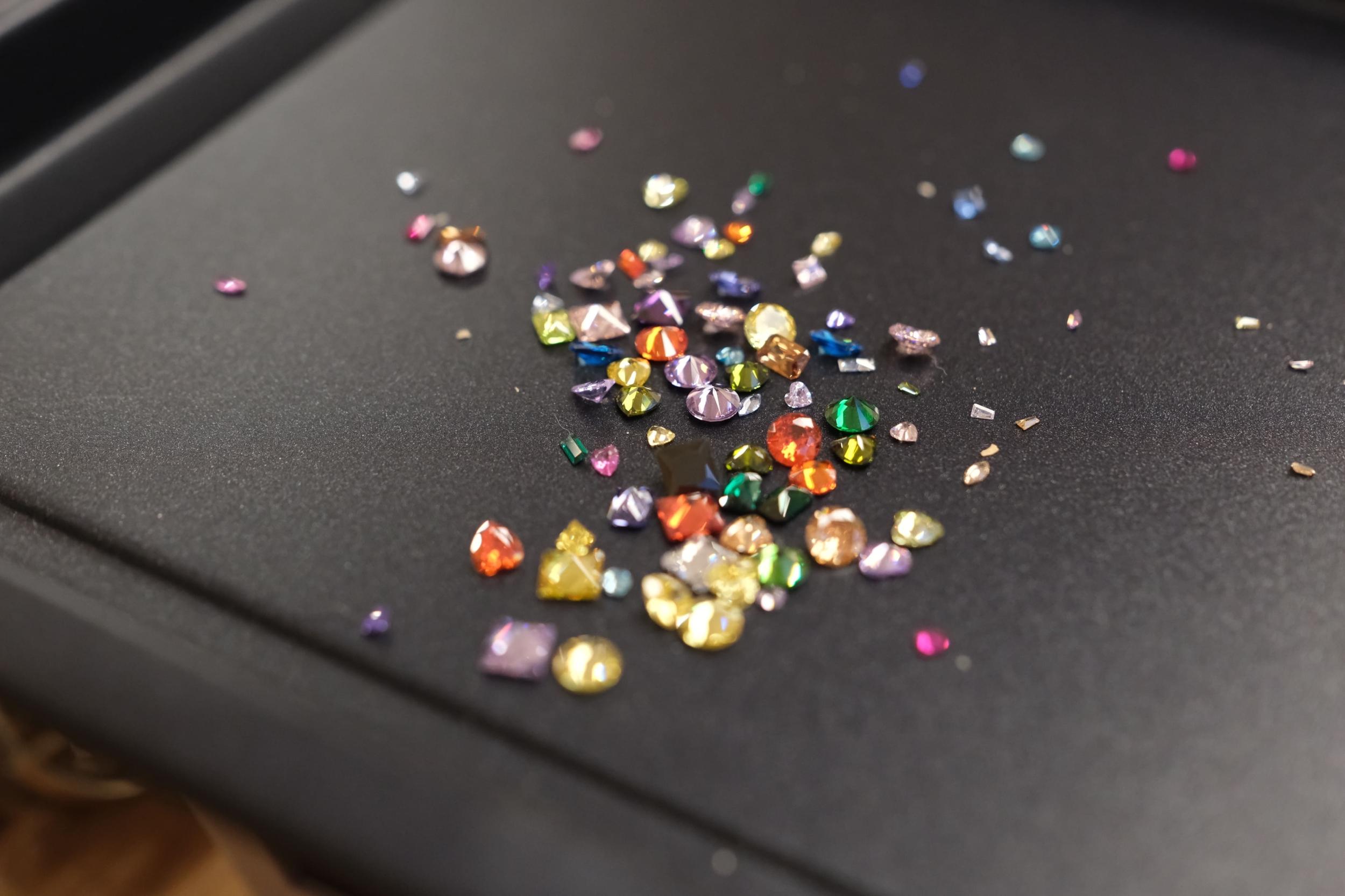 Créez votre bague en argent et pierres zircons avec Alissane et son équipe - Image n°9 - Wecandoo