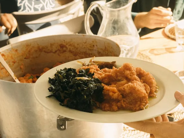 Réunissez votre équipe et cuisinez un menu méditerranéen à l’huile d’olive avec Daniel, Fémi et Paméla - Image n°5 - Wecandoo