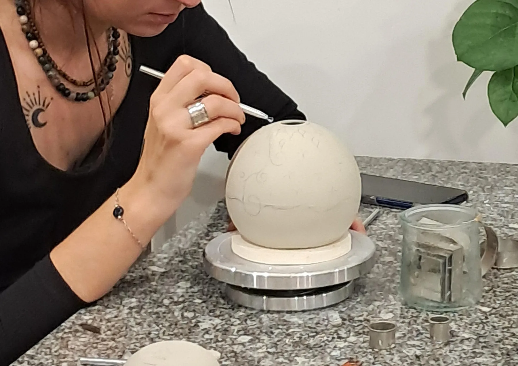 Gravez votre petit luminaire en porcelaine avec Gaële - Image n°5 - Wecandoo