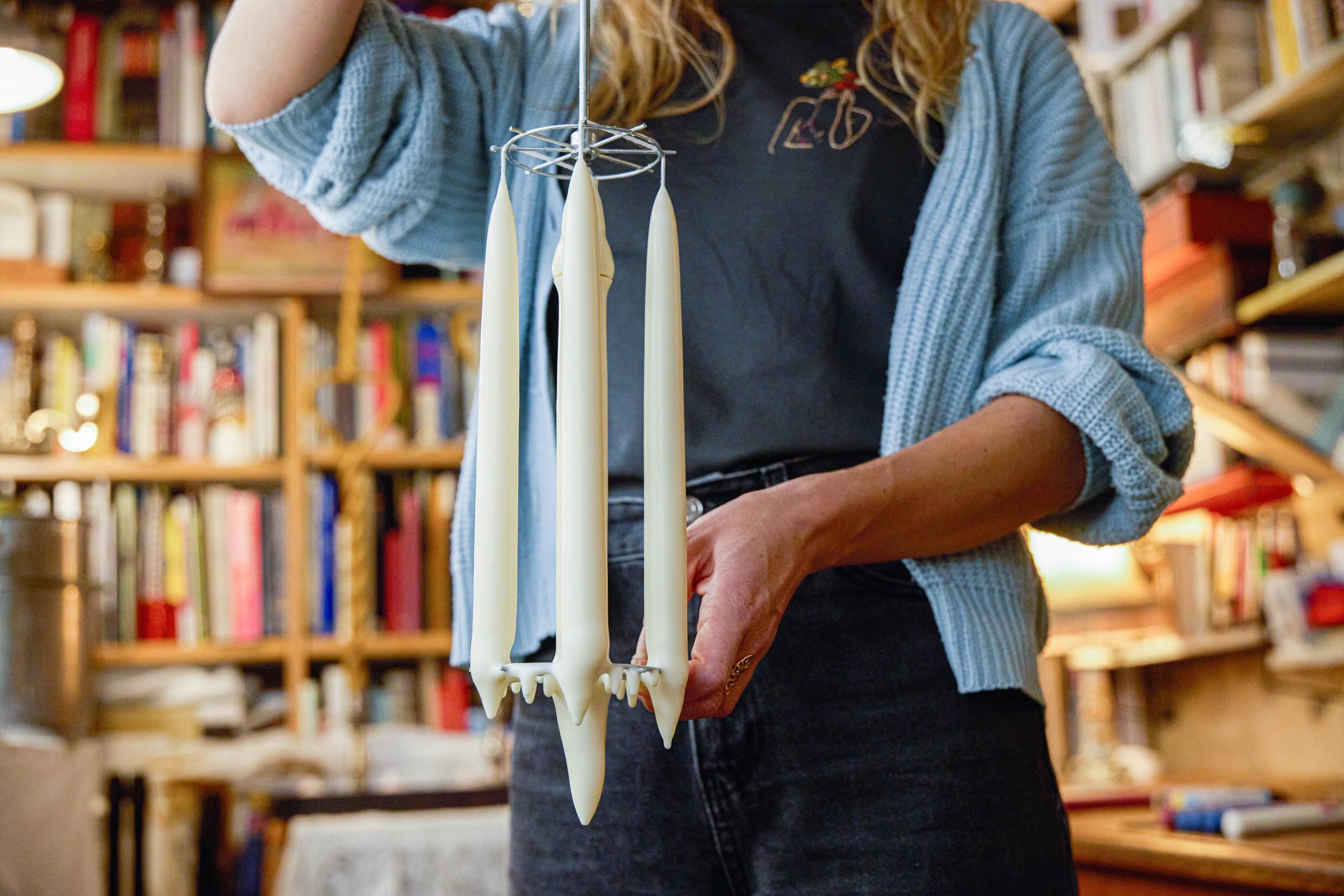 Découvrez la technique traditionnelle de fabrication de chandelles avec Raffaella - Image n°3 - Wecandoo