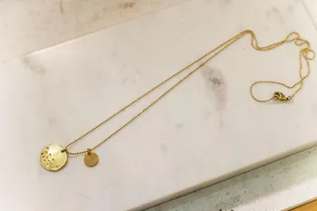 Créez votre collier de médailles martelées en laiton