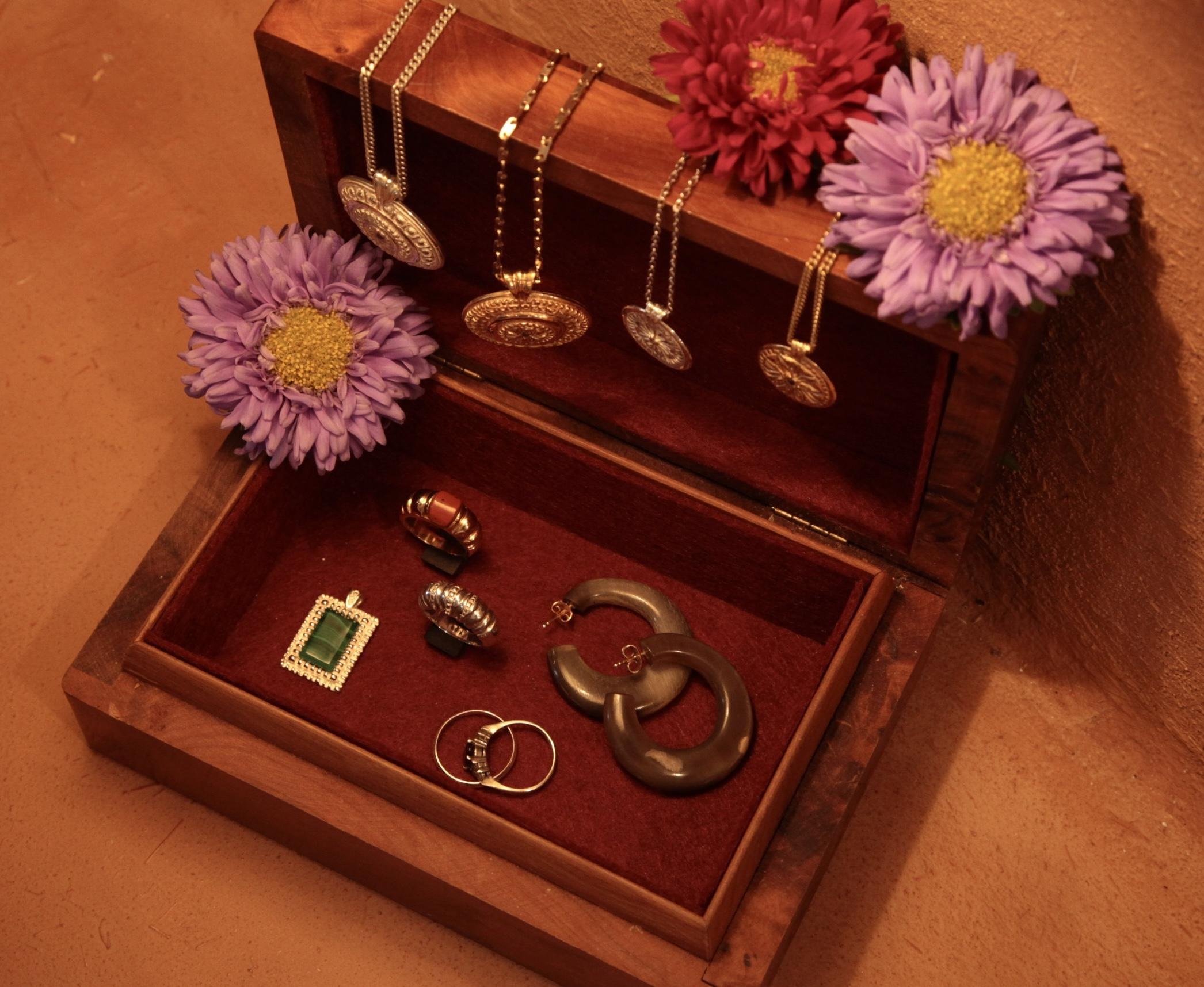 Réalisez votre médaillon en argent et pierre naturelle avec Alexandra - Image n°9 - Wecandoo