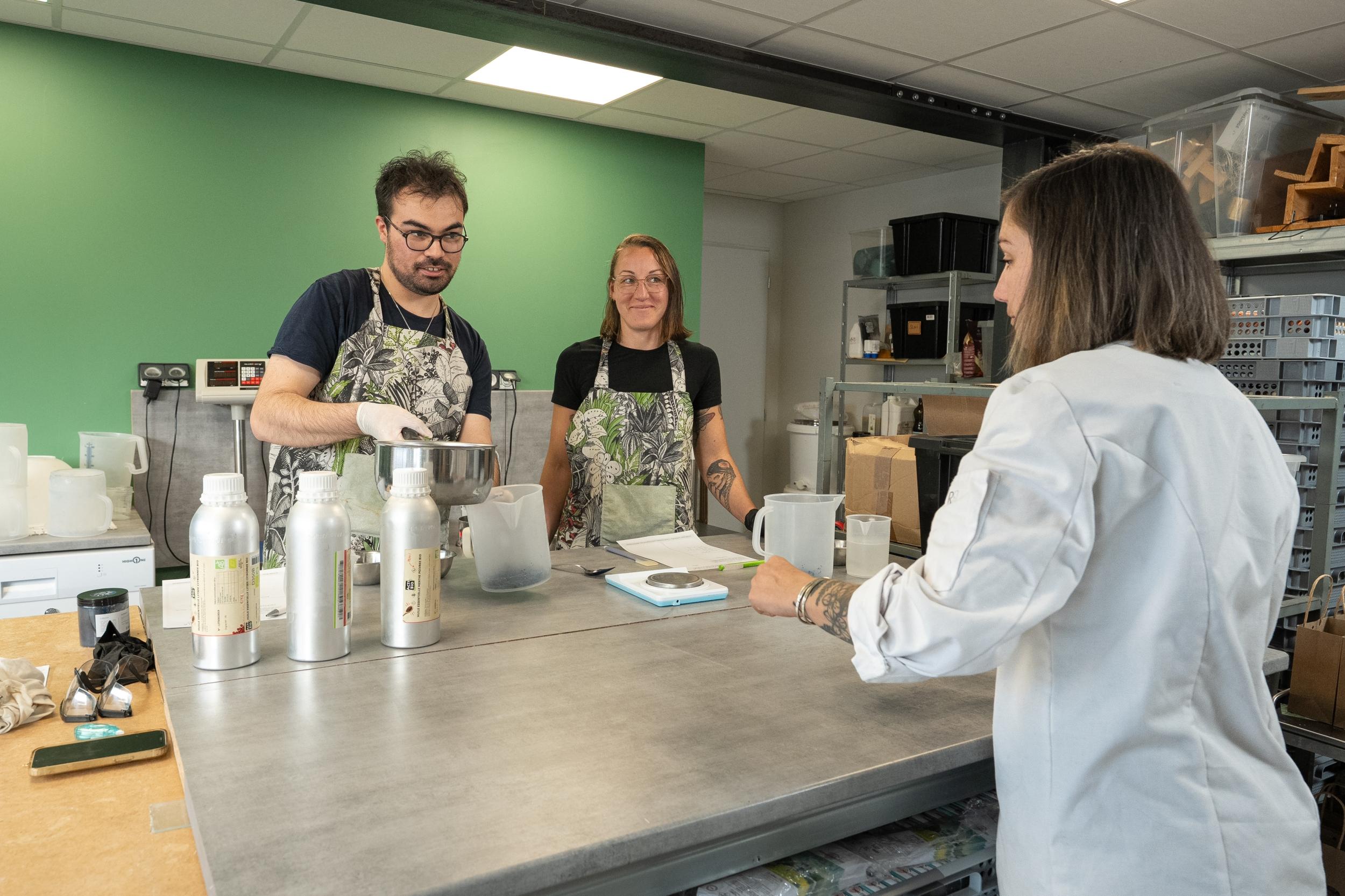 Fabriquez votre savon personnalisé avec Éloïse - Image n°4 - Wecandoo