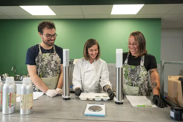 Fabriquez votre savon personnalisé avec Éloïse - Afbeelding nr. 2 - Wecandoo