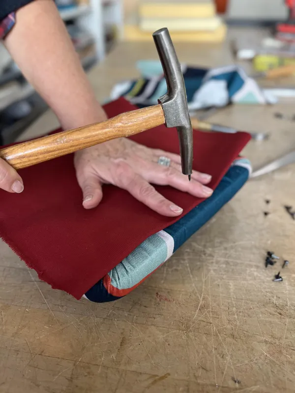 Tapissez votre tabouret unique - Image n°4 - Wecandoo