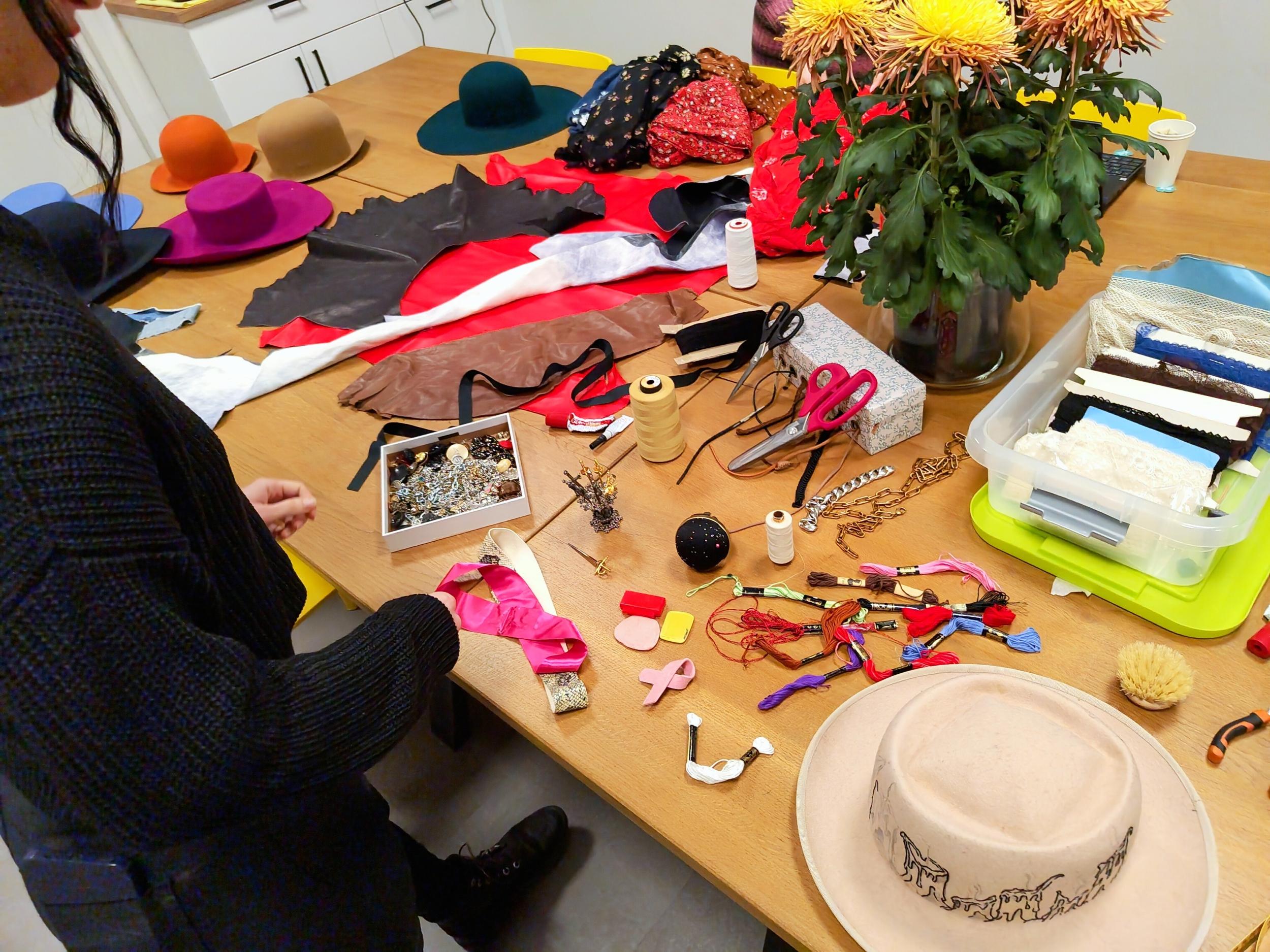 Créez votre chapeau en feutre personnalisé avec Maud - Image n°9 - Wecandoo