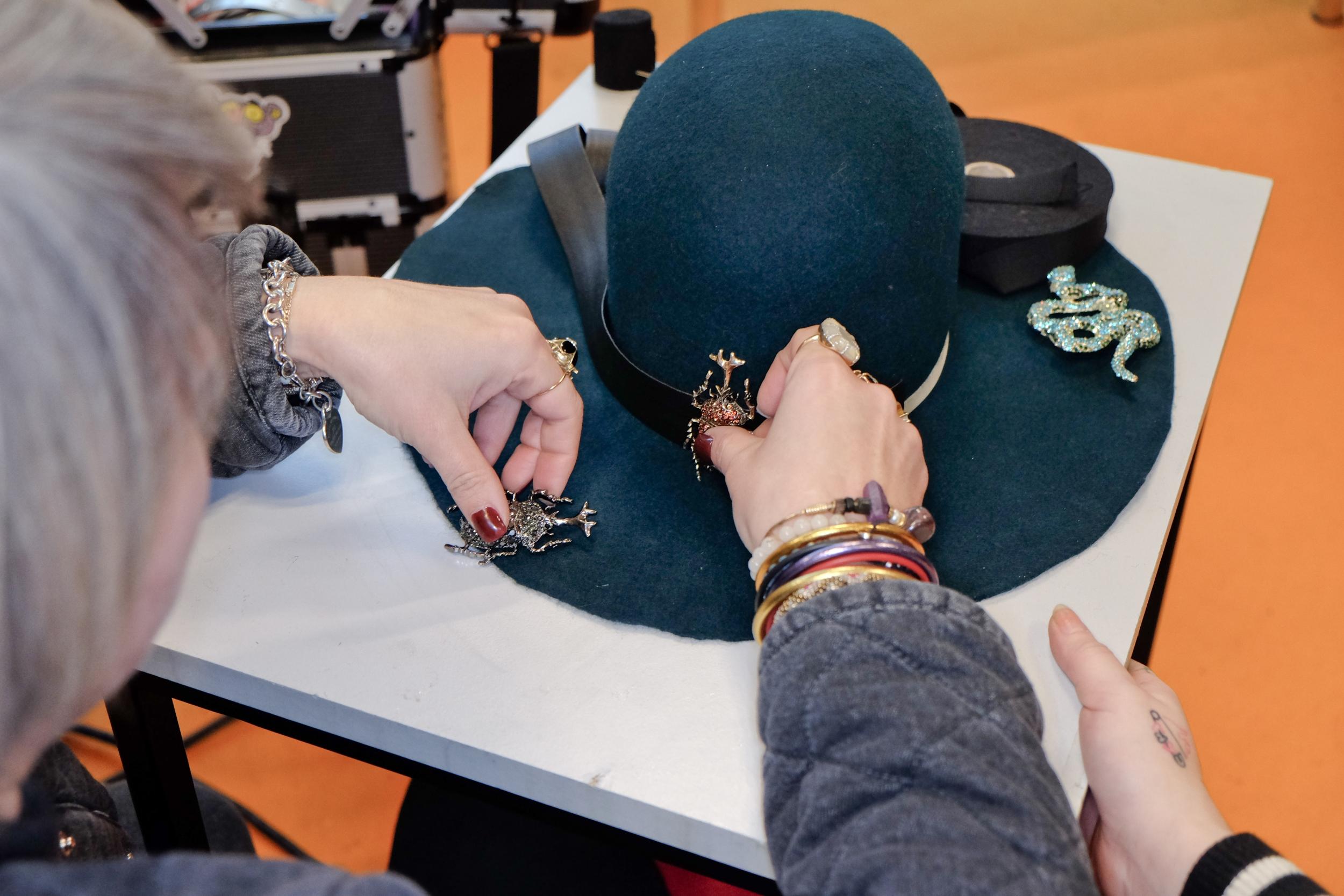 Créez votre chapeau en feutre personnalisé avec Maud - Image n°2 - Wecandoo