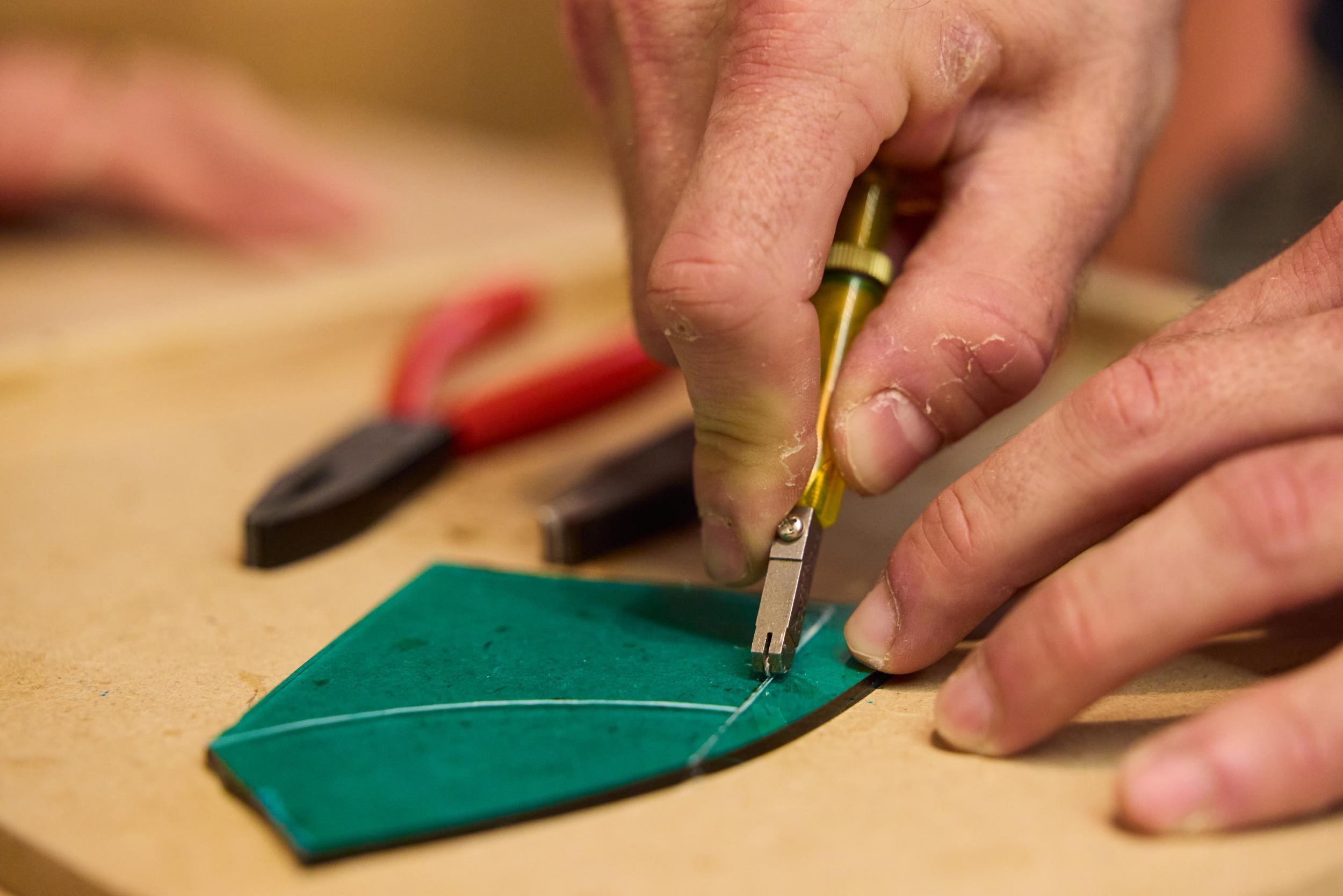 Créez votre miroir en vitrail Tiffany avec Marion - Image n°6 - Wecandoo