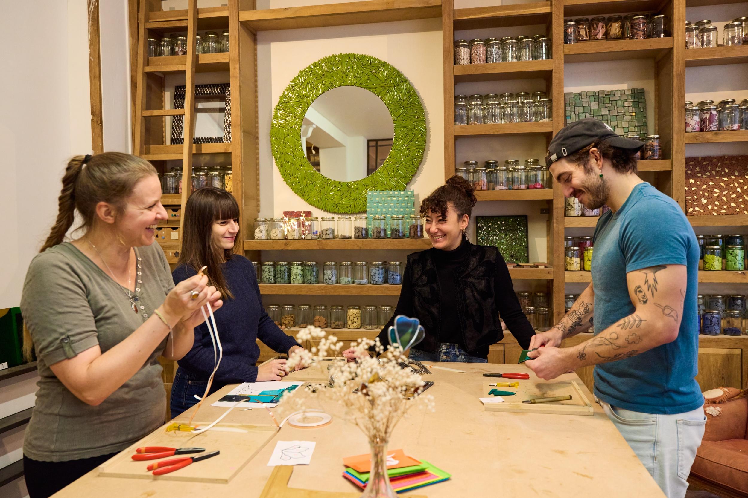 Réalisez votre fleur en vitrail Tiffany avec Marion - Image n°3 - Wecandoo