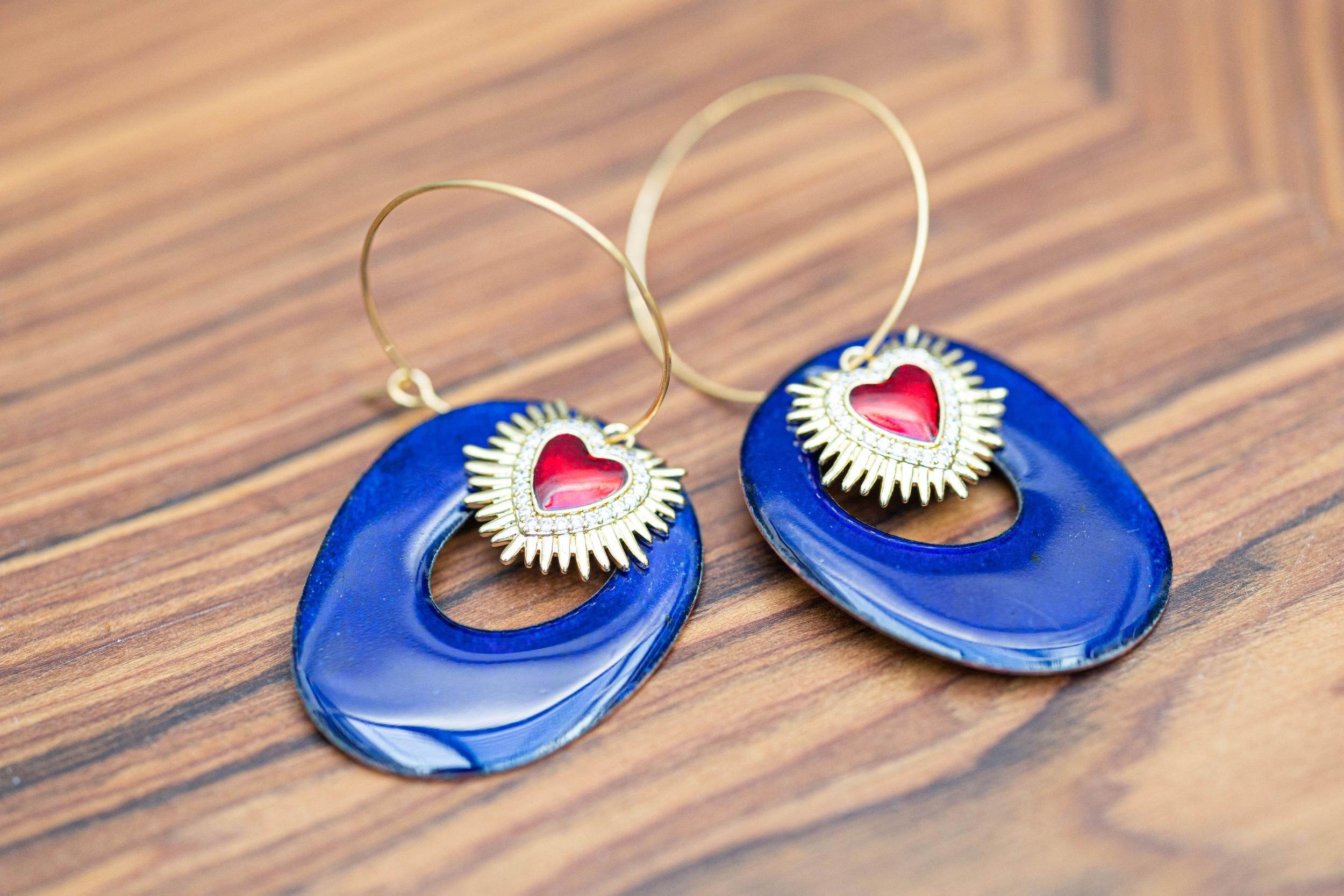 Fabriquez vos boucles d'oreilles émaillées avec Patricia - Image n°4 - Wecandoo